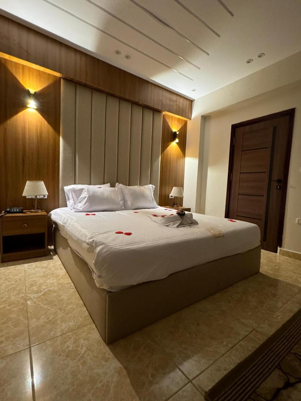 House Pyramids 3* Kafret el-Gabal