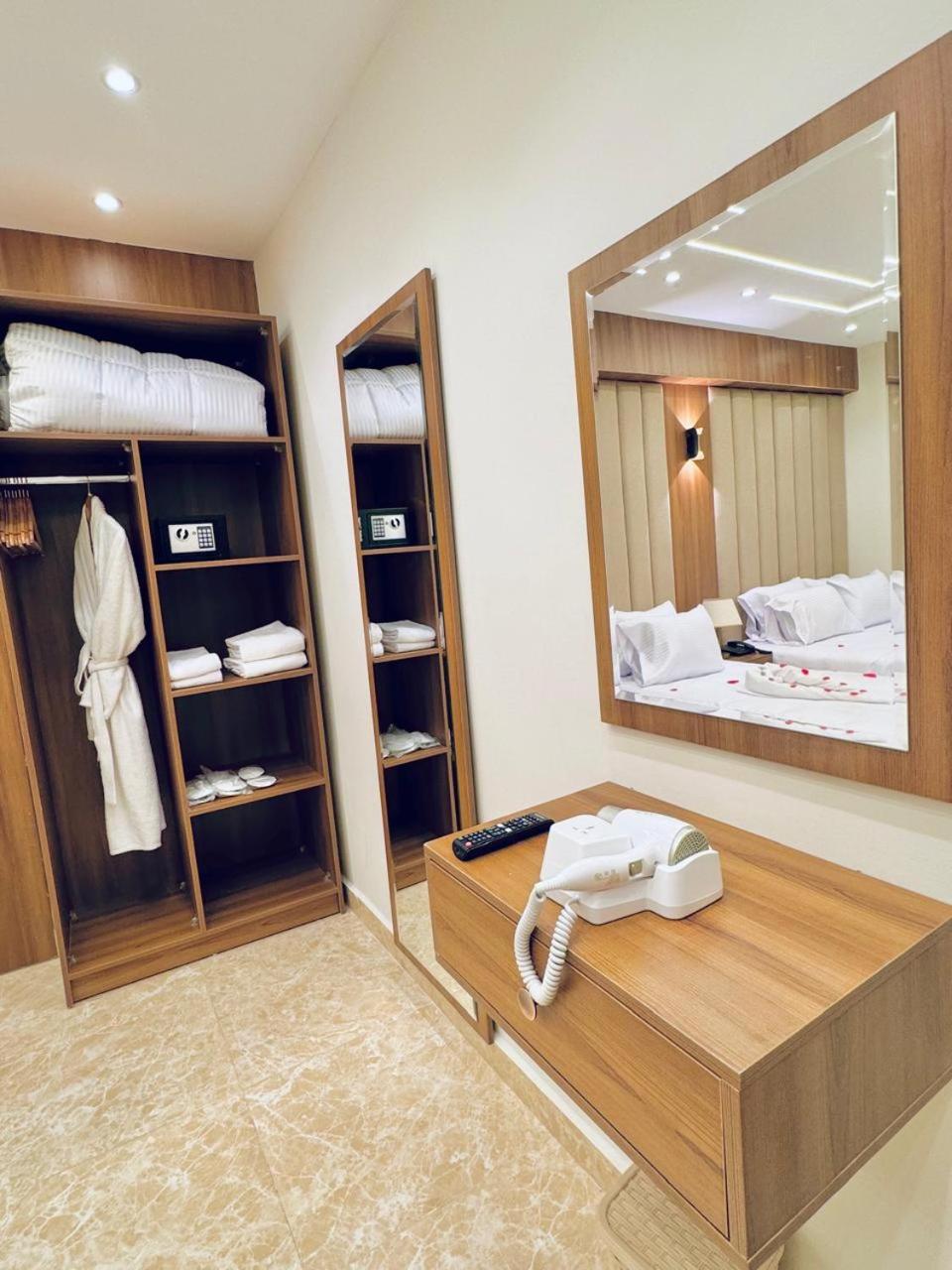 House Pyramids 3* Kafret el-Gabal