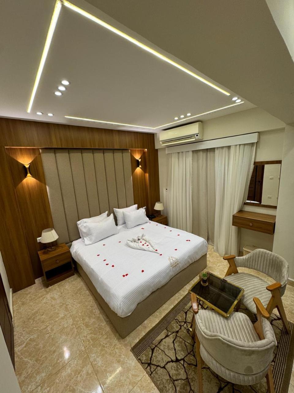 Hotel House Pyramids 3*