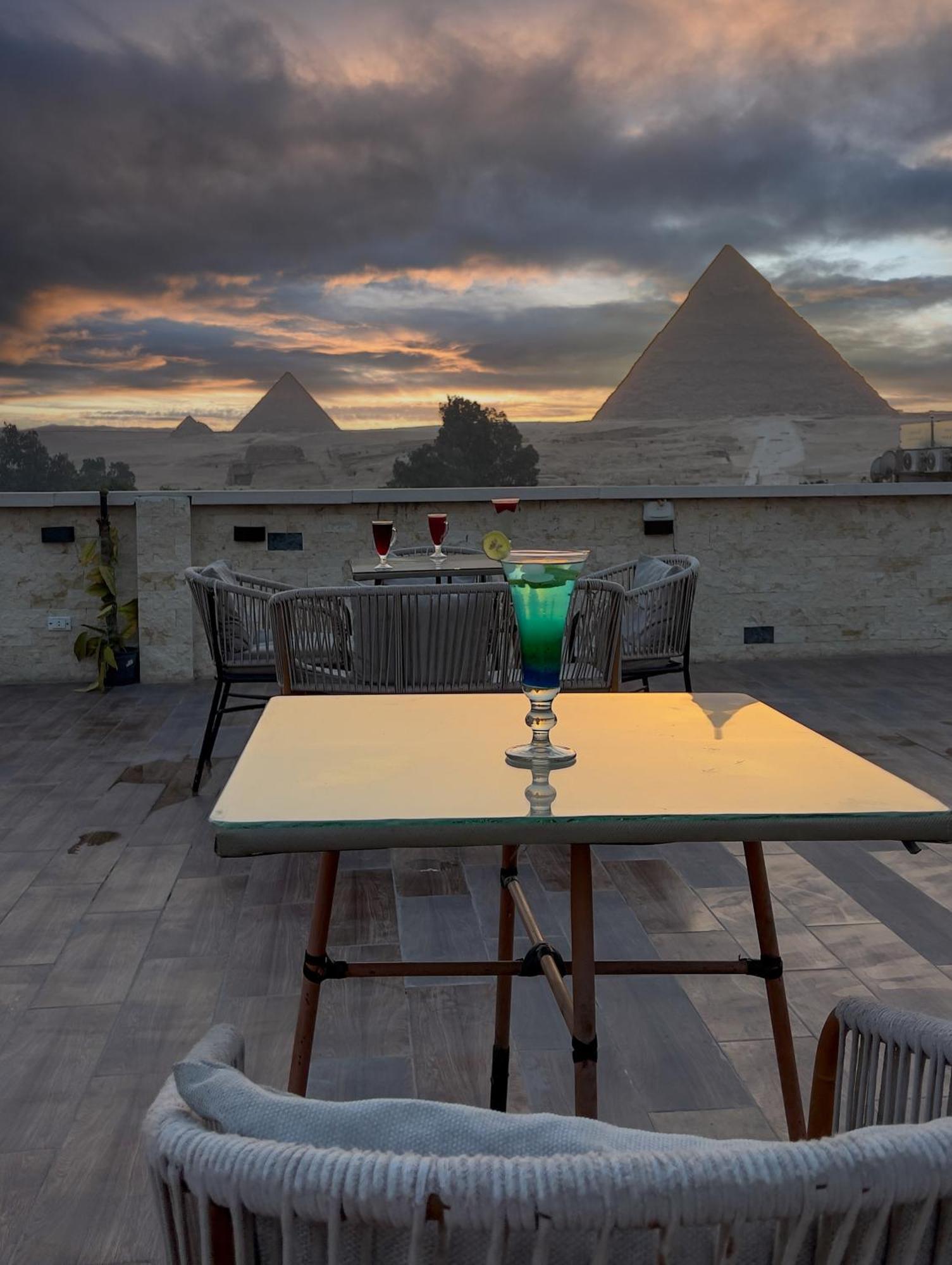 Pyramids Glory Frühstückspension *