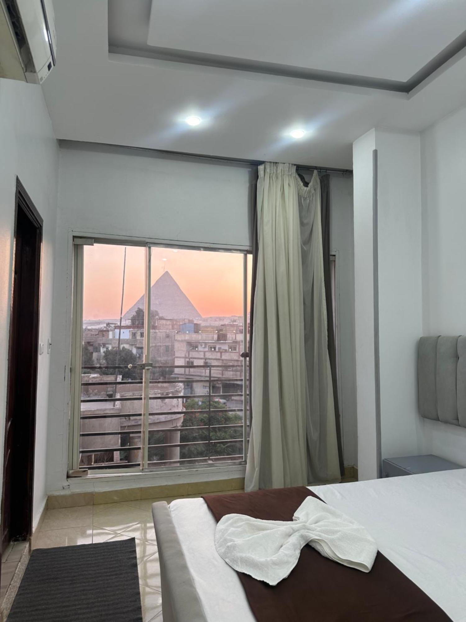Weekend Pyramids Otel