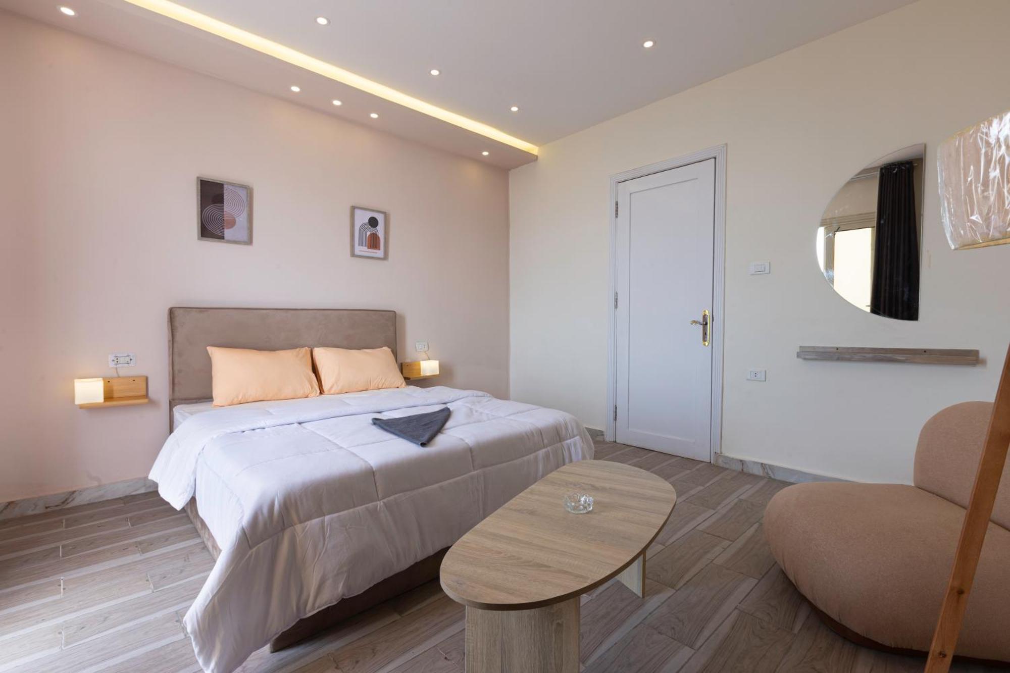 Hotel Alex &