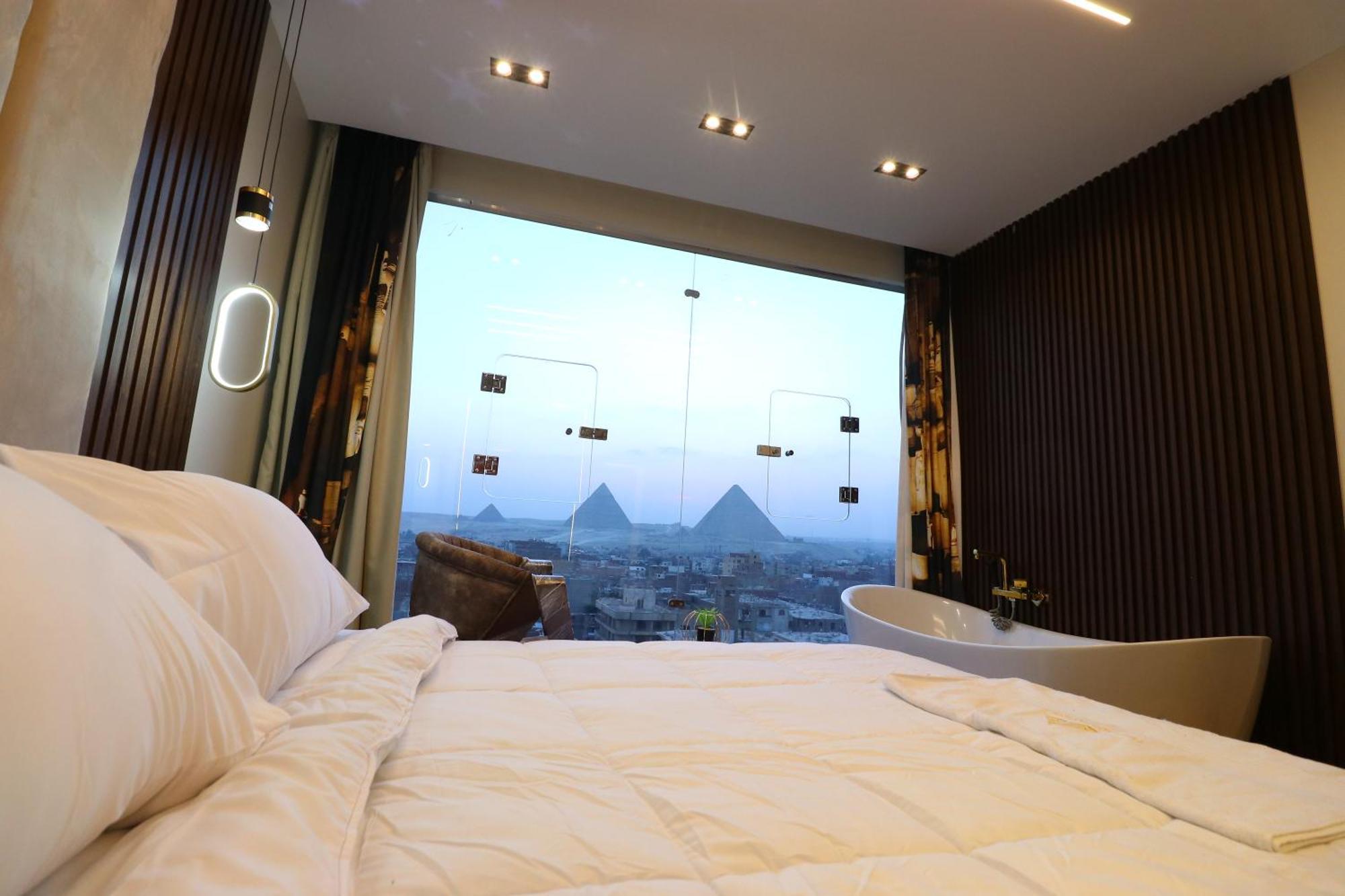 Hotel Pyramids Skyline Cairo
