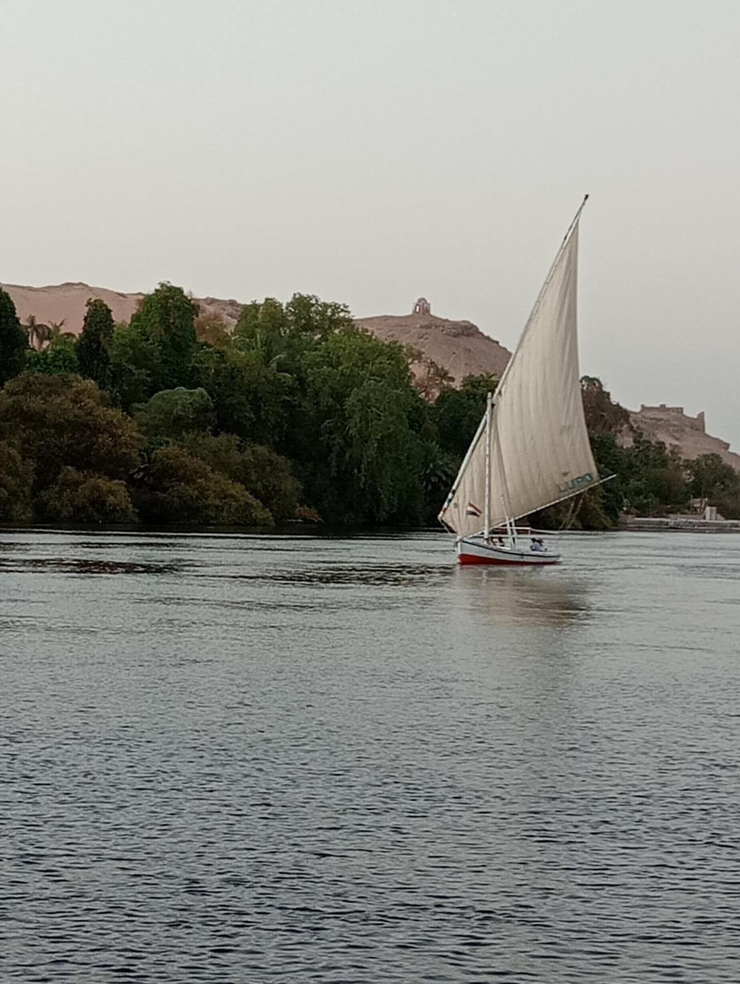Houseboat And Nile Cruises Zainoba Botel Assuan