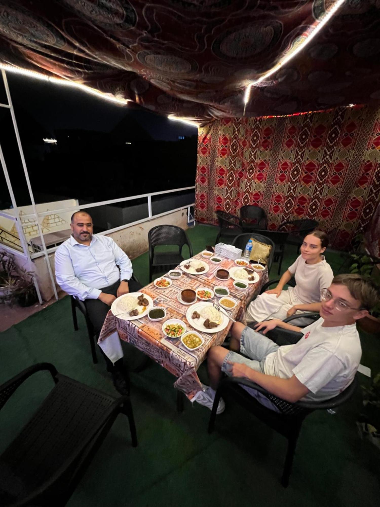 Acomodação com café da manhã  2 Jana Pyramids View