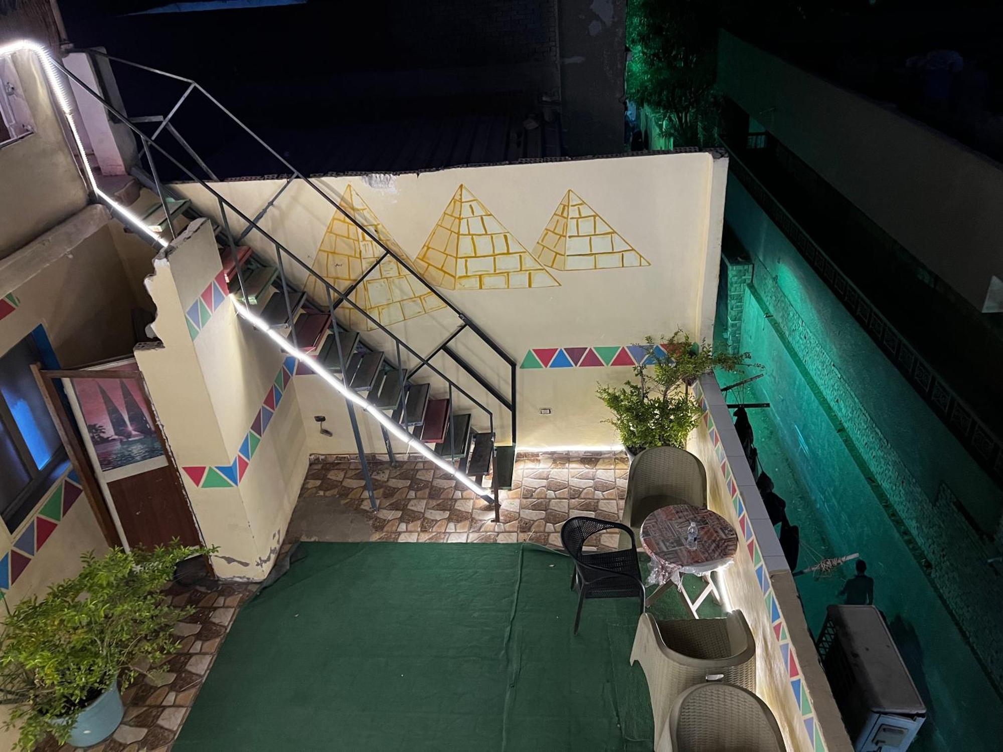 2 Jana Pyramids View