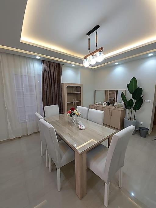 عالنيل مباشر Apartment *
