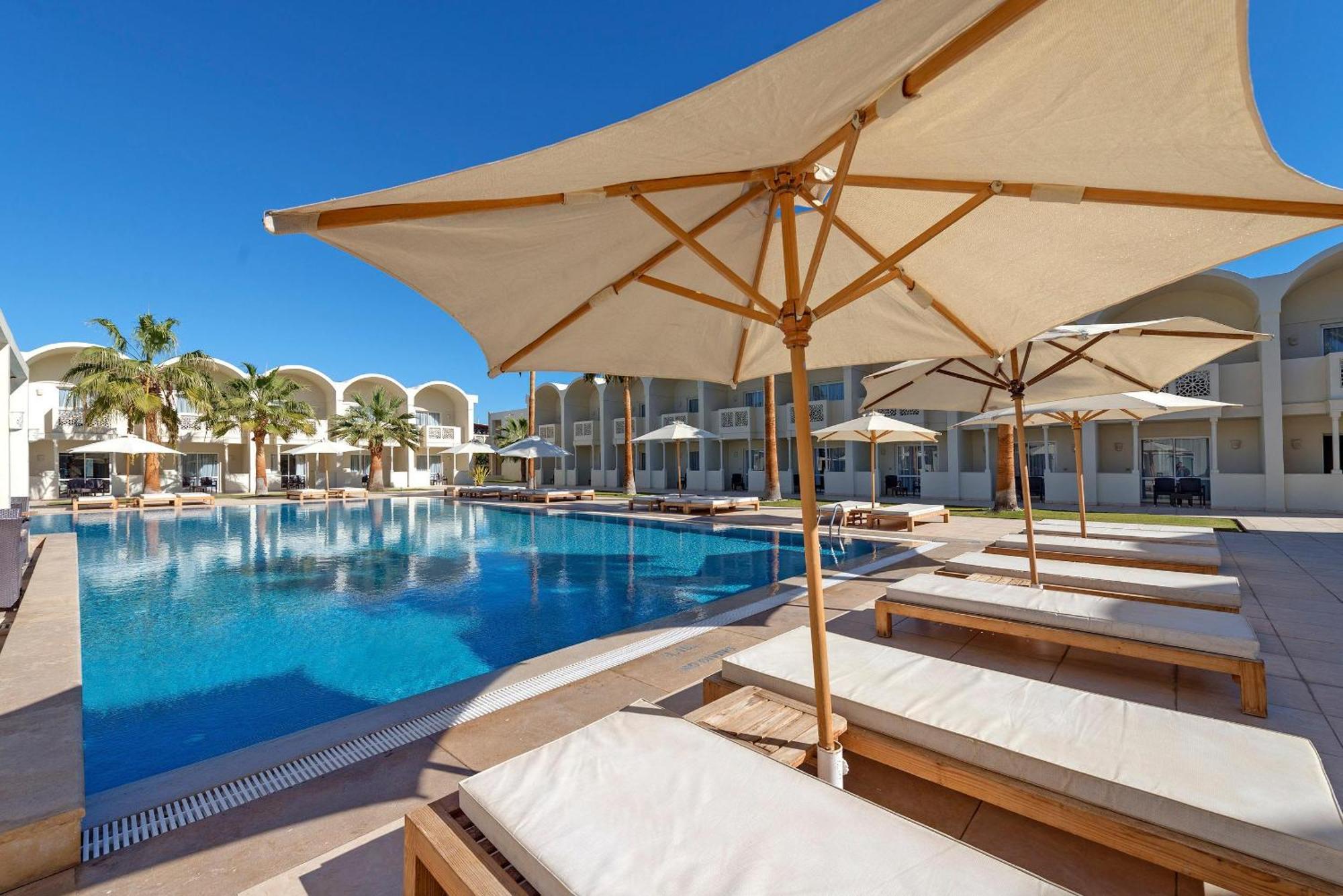 Reef Oasis Aqua Park Resort 4*