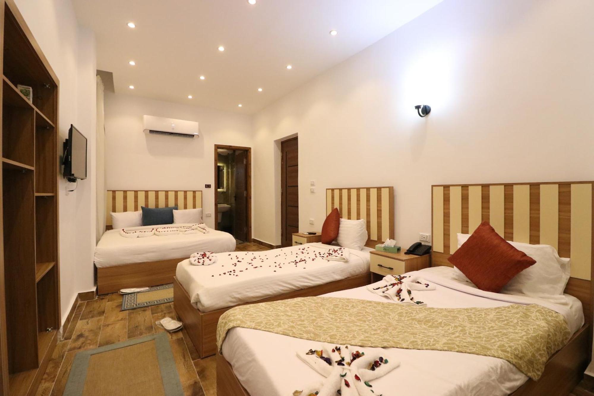 Hotel West Pyramids 3*