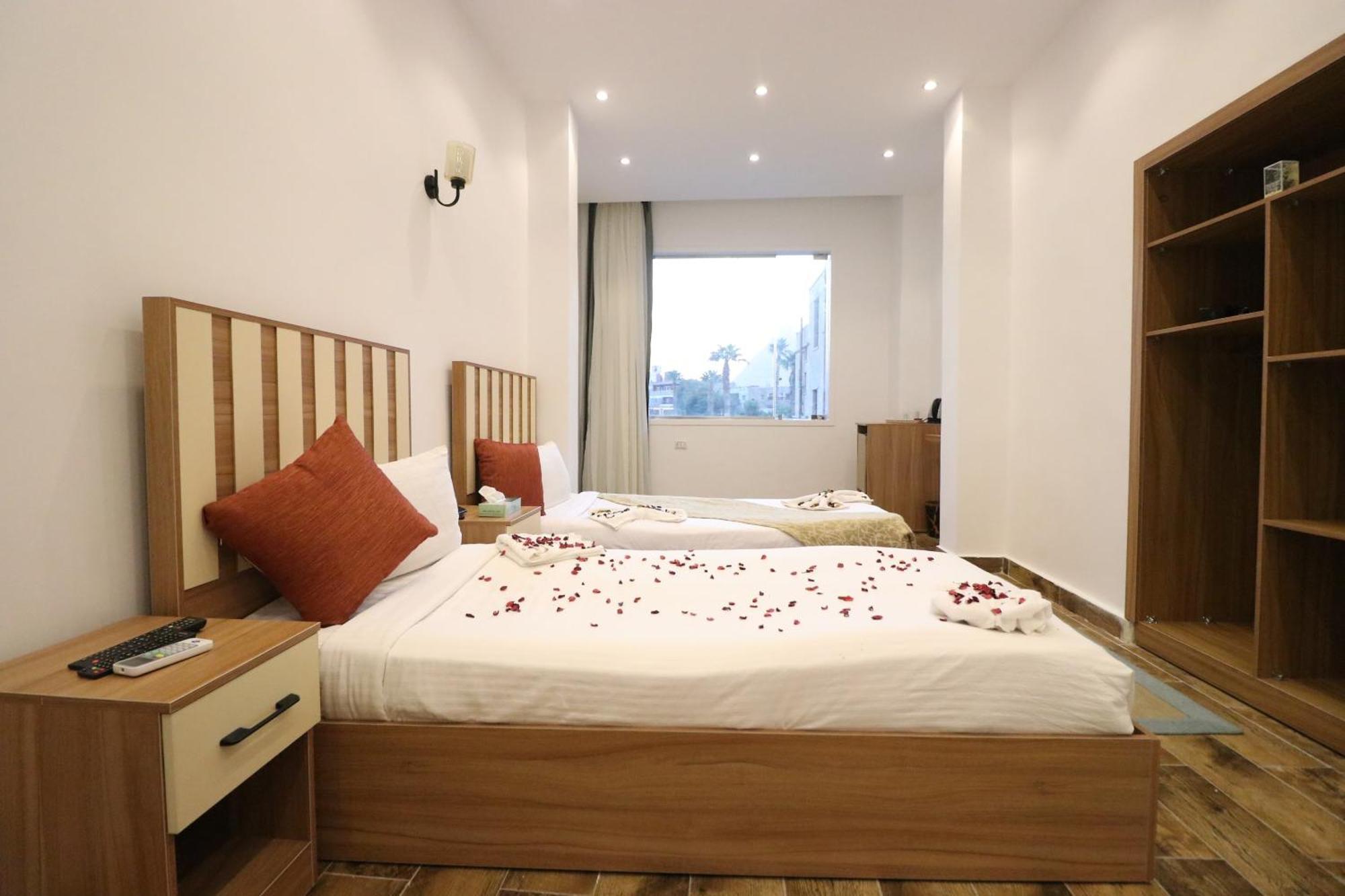 Hotel West Pyramids 3*