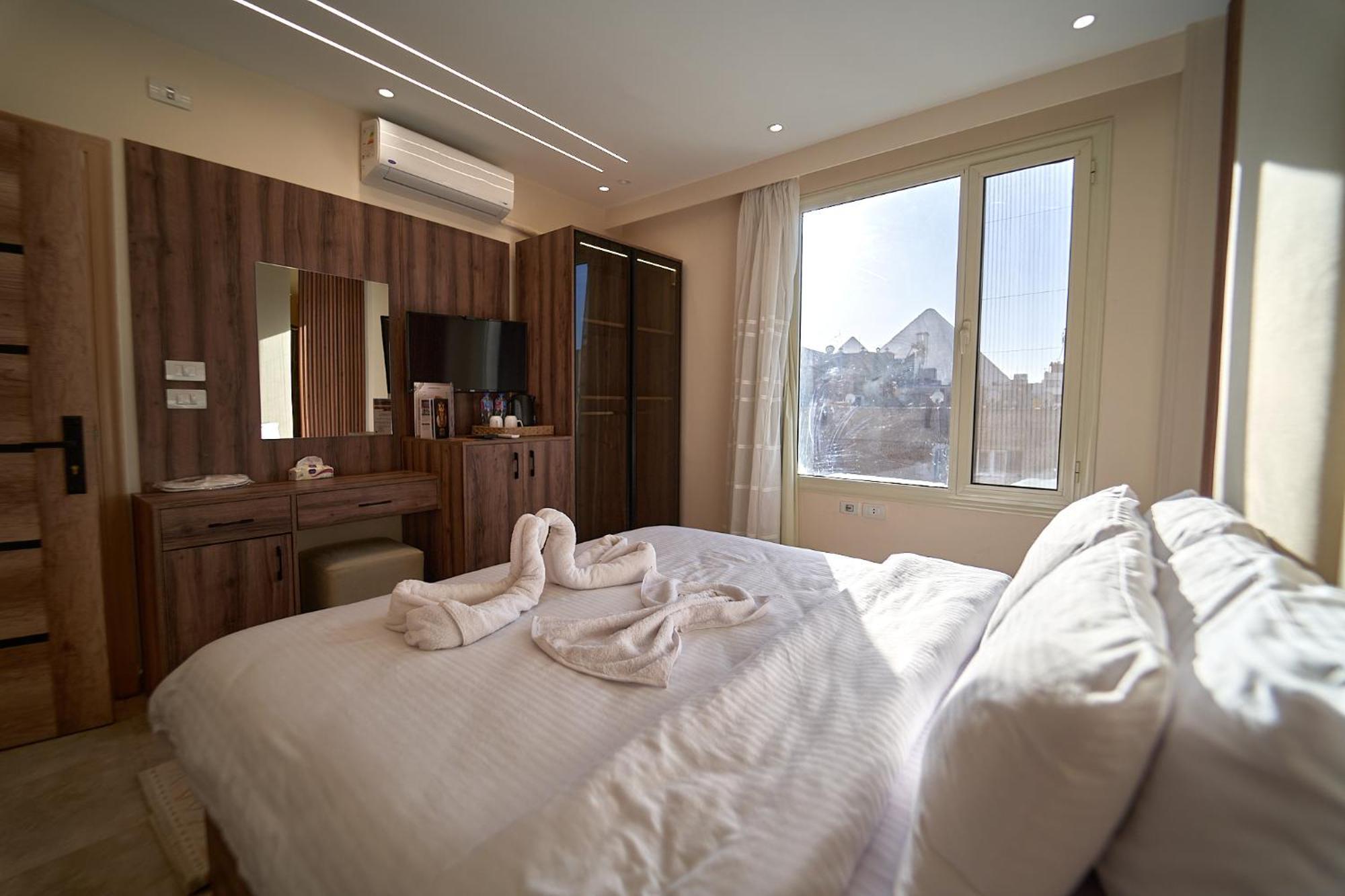 The Palace Pyramids Han 3*