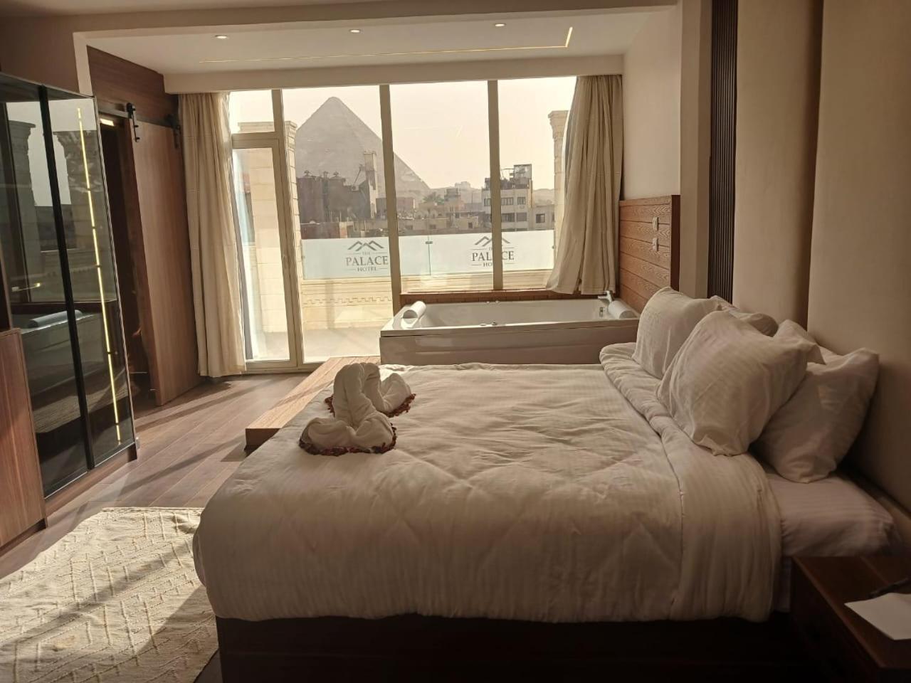 The Palace Pyramids Han 3*