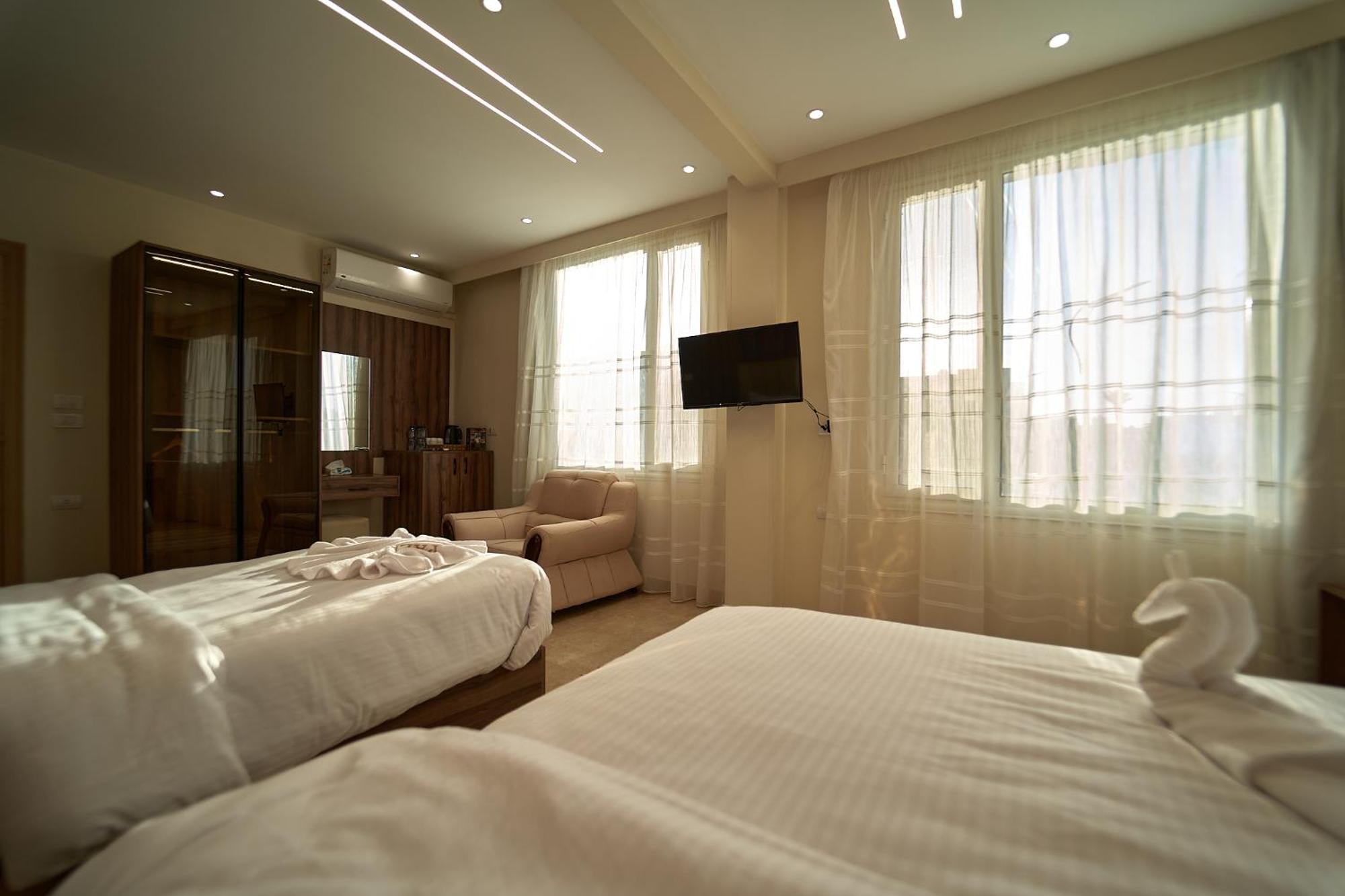 The Palace Pyramids 3*
