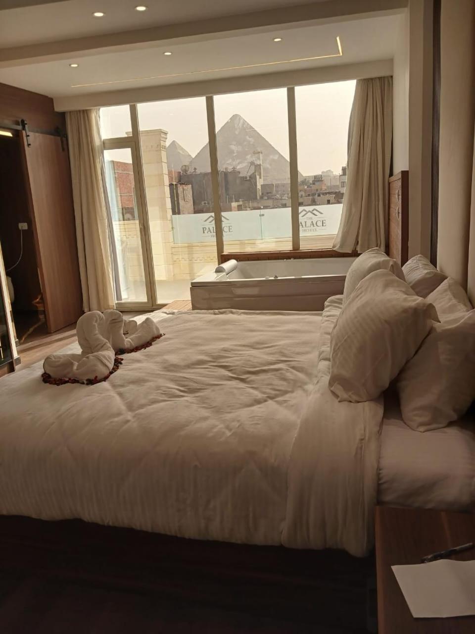 The Palace Pyramids Han 3*