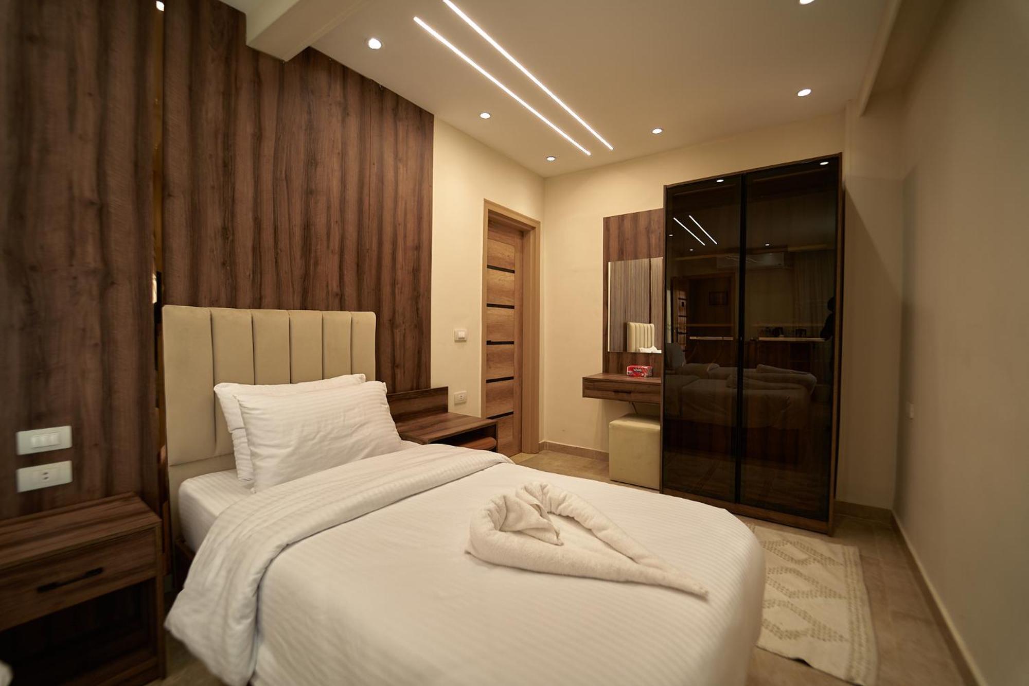 The Palace Pyramids 3*