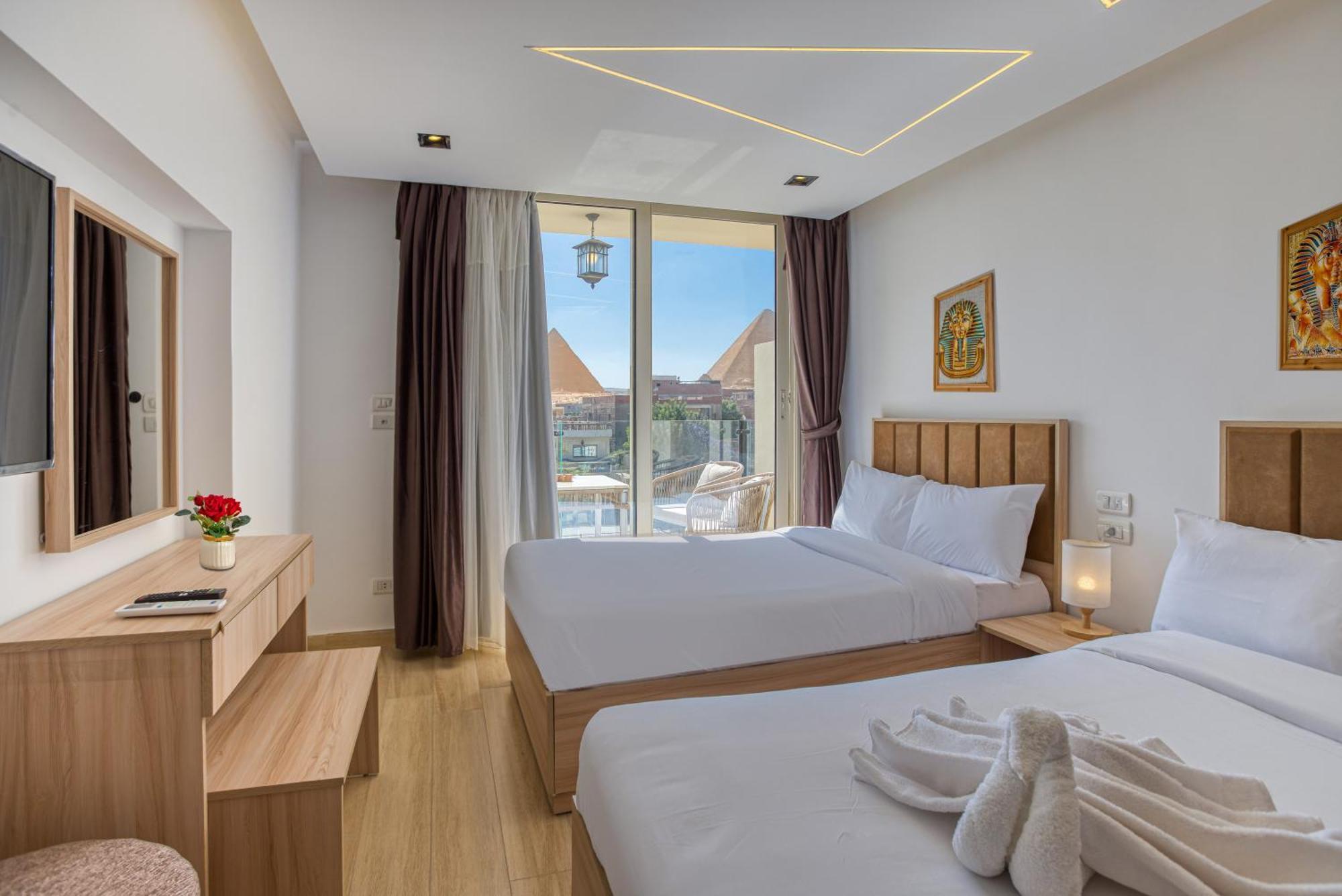 The Platinum Pyramid View Guest house *