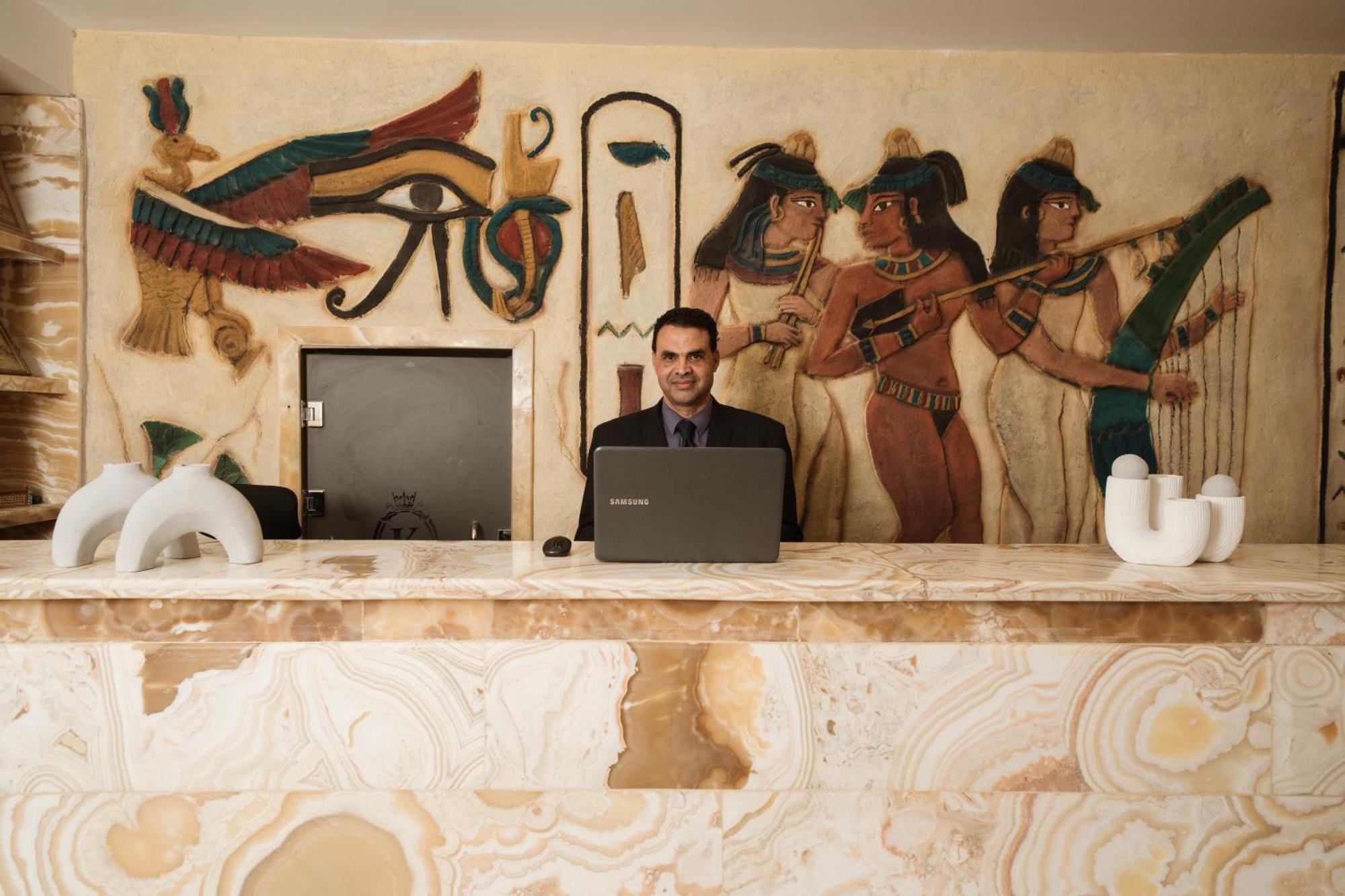 King Pyramids View Otel 3*