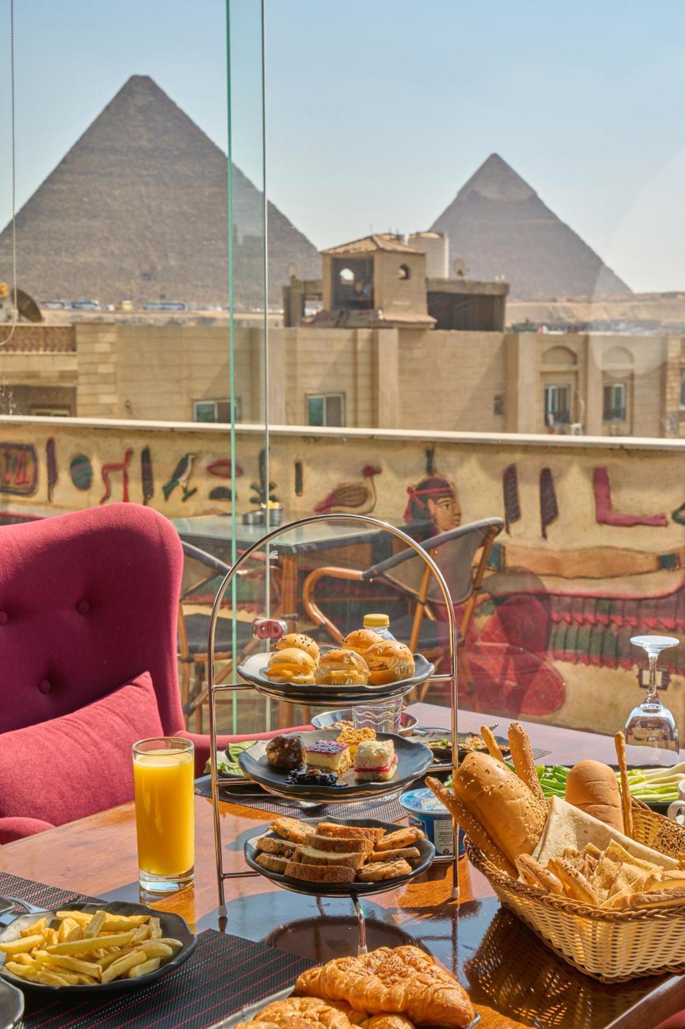 King Pyramids View Kafret el-Gabal