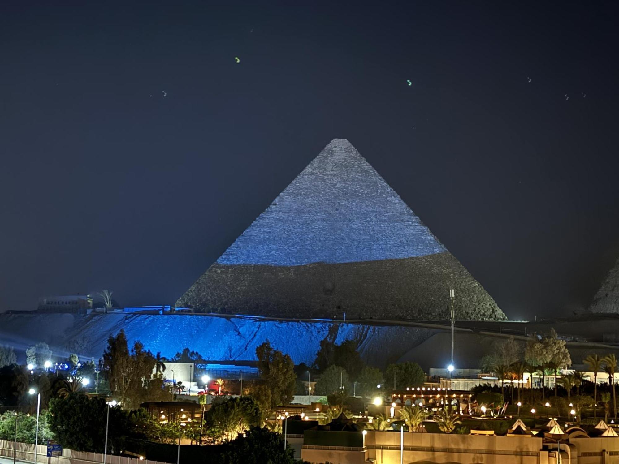 Unique Pyramids View Kafret el-Gabal