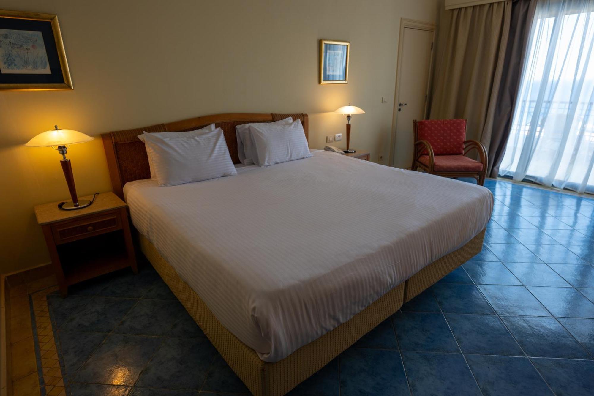 Ecotel Bay View Resort 4*