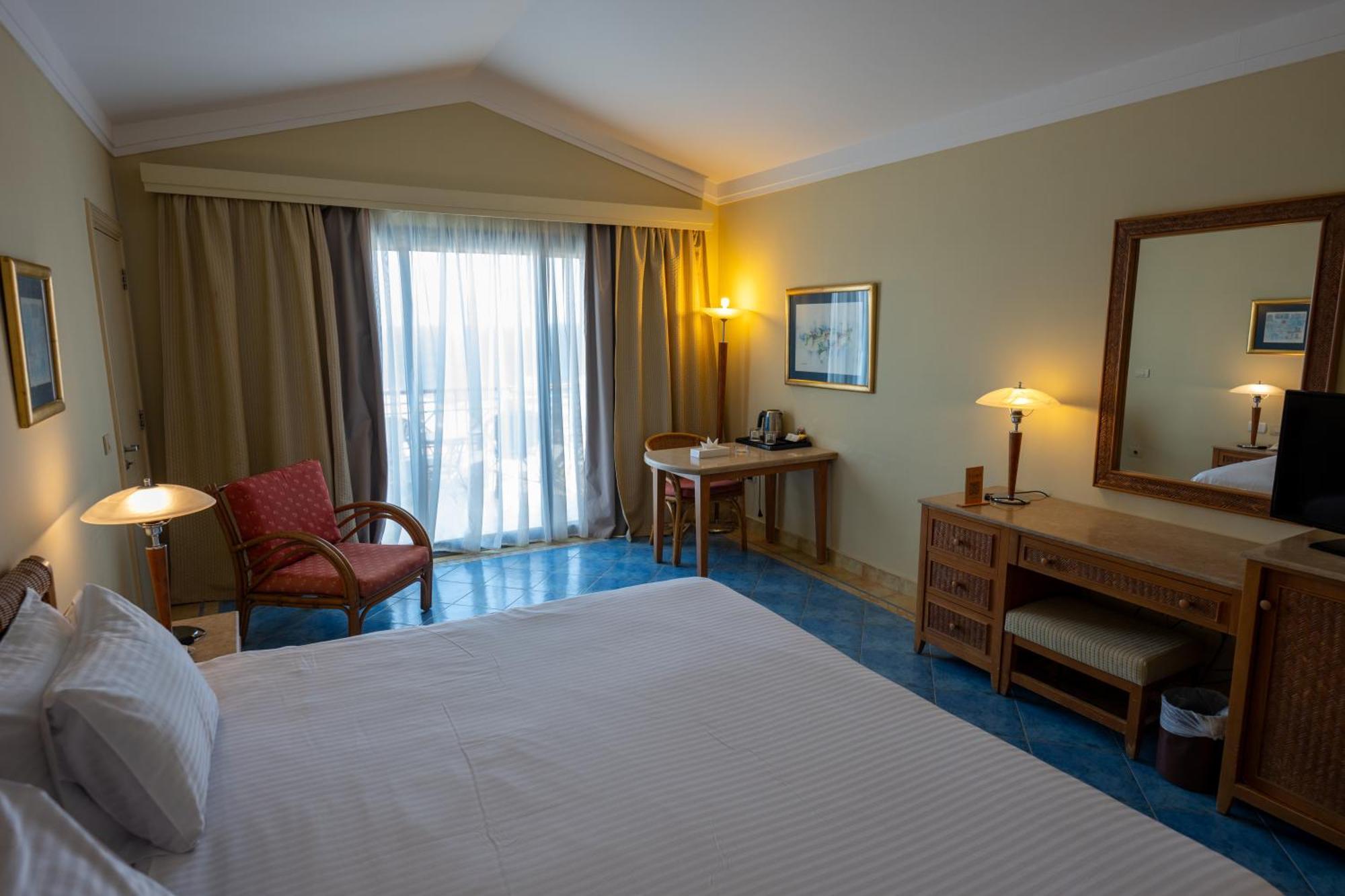 Ecotel Bay View Resort 4*
