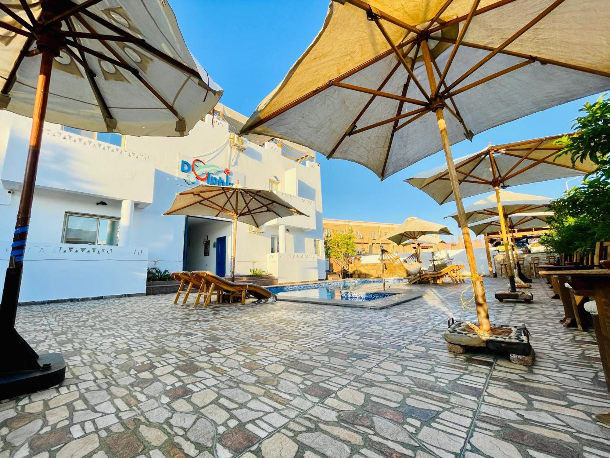 Hotel Dolphina & Restaurant 4*