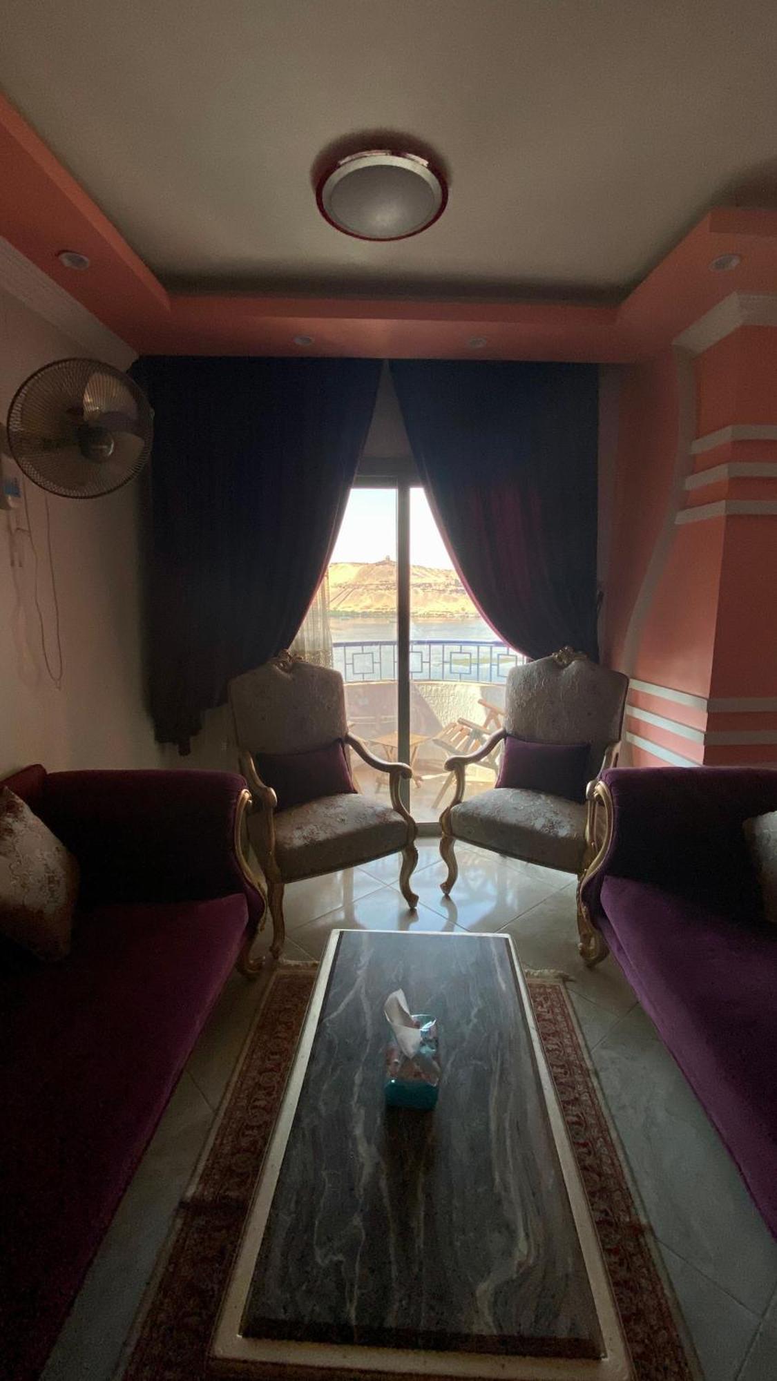 View 3 Bedrooms *