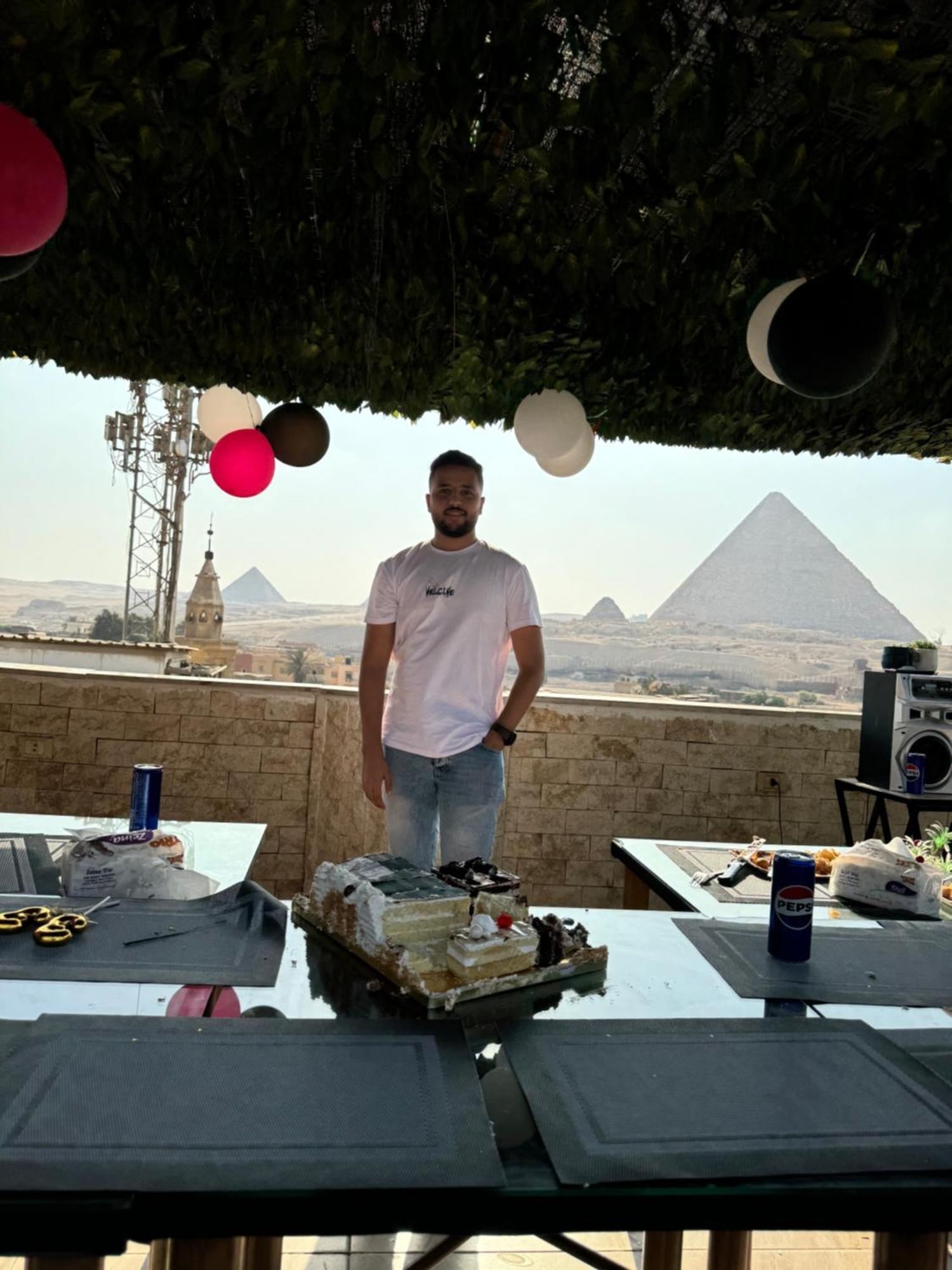 Hotel Pyramids Hills