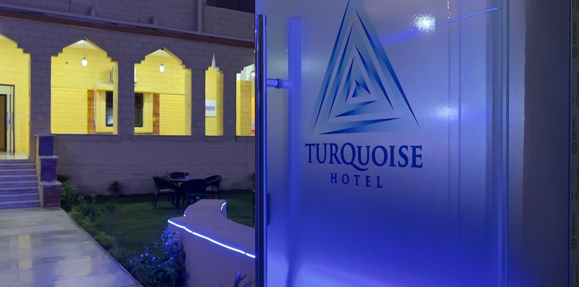 Turquoise Pyramids Gate Centre 3*