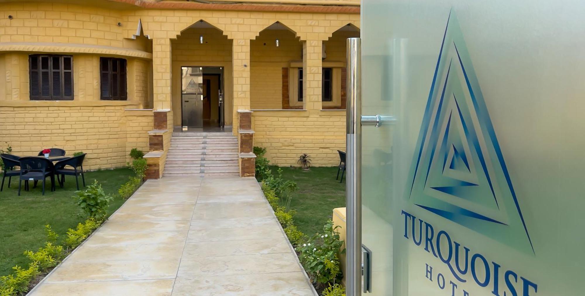 Turquoise Pyramids Gate Centre 3*