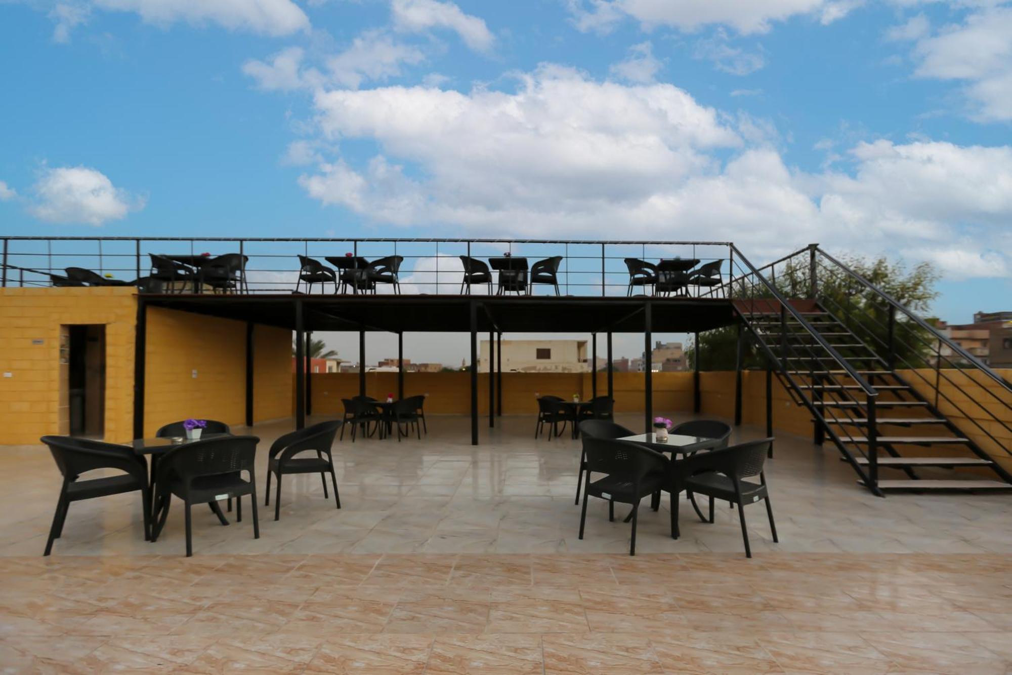 Turquoise Pyramids Gate Centre 3*