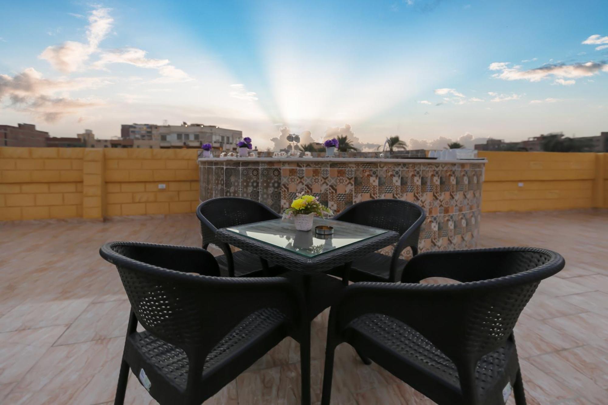 Turquoise Pyramids Gate Centre 3*