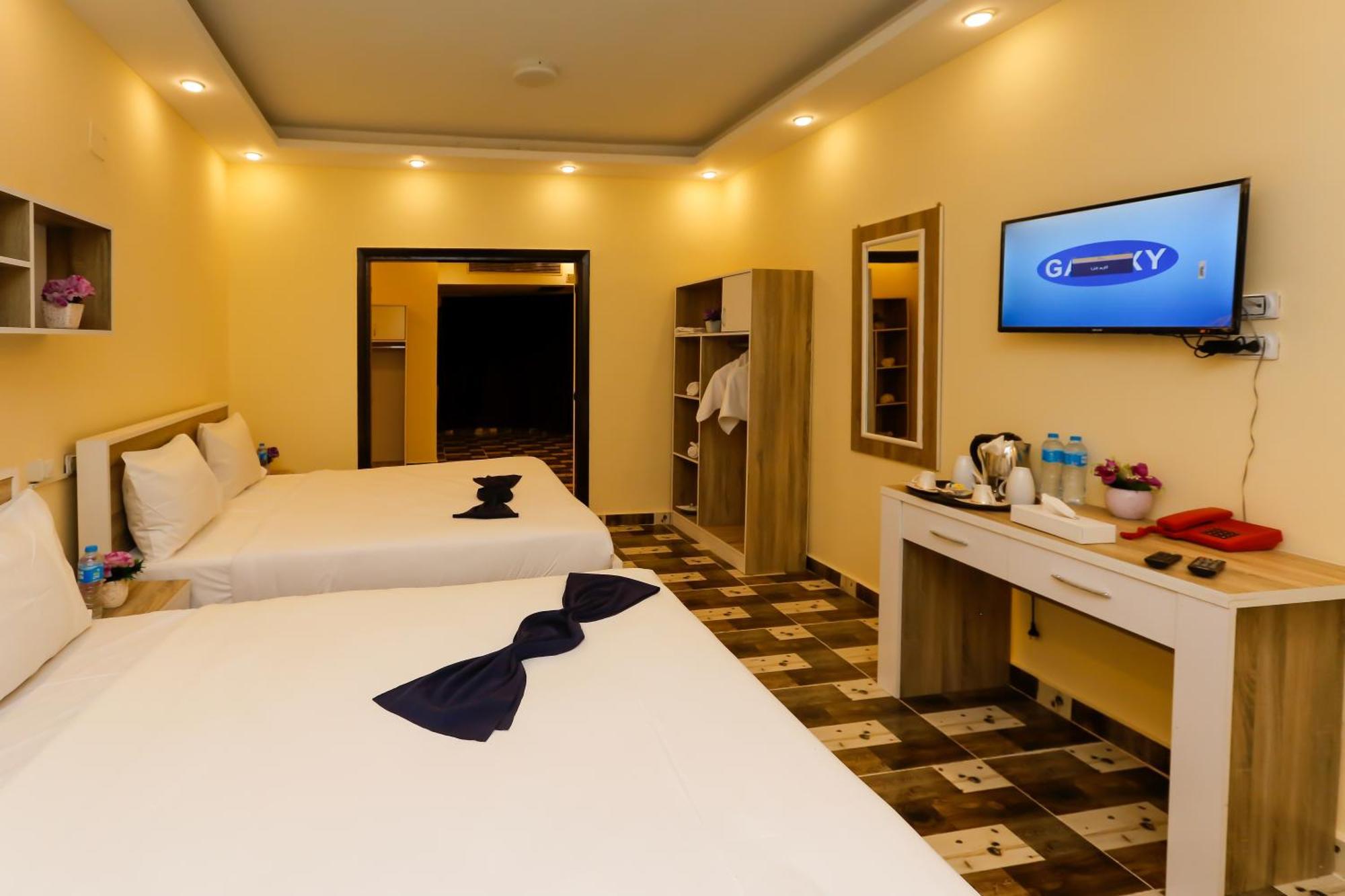 Turquoise Pyramids Gate Centre 3*
