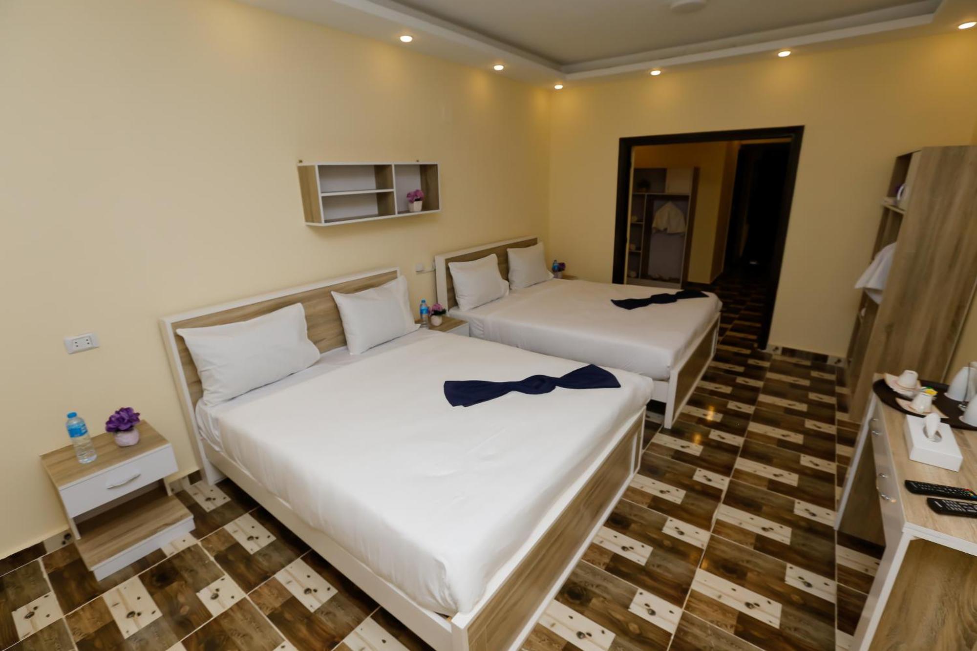 Turquoise Pyramids Gate Centre 3*