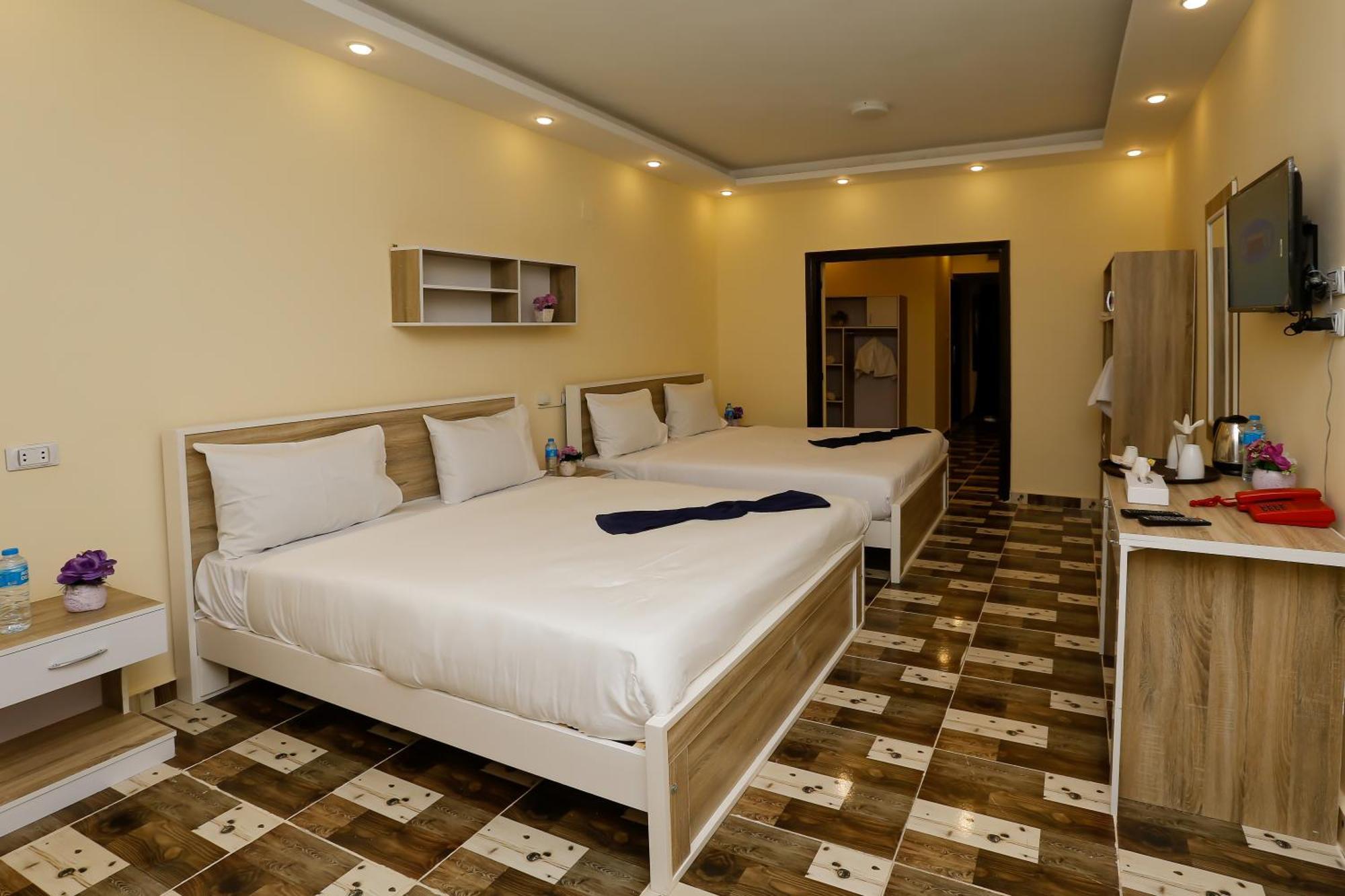 Turquoise Pyramids Gate Centre 3*