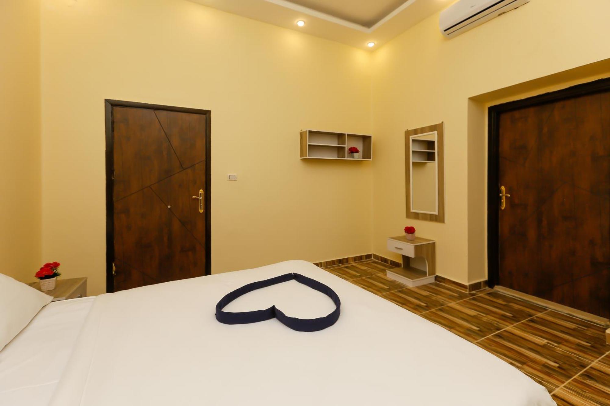 Turquoise Pyramids Gate Centre 3*