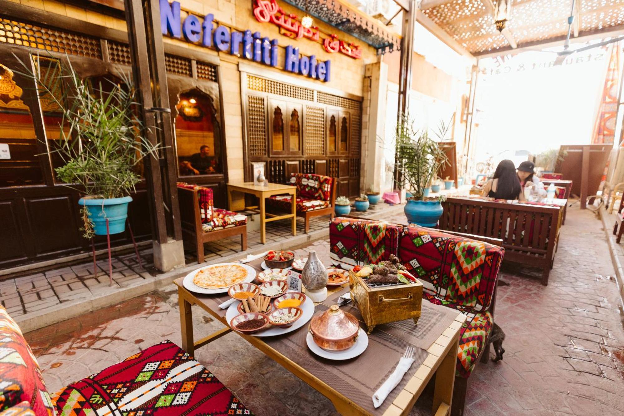 Nefertiti 3*