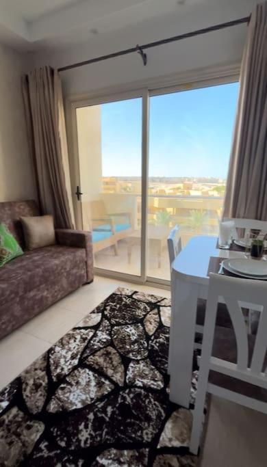 Chic With Modern Comforts Apartment *
