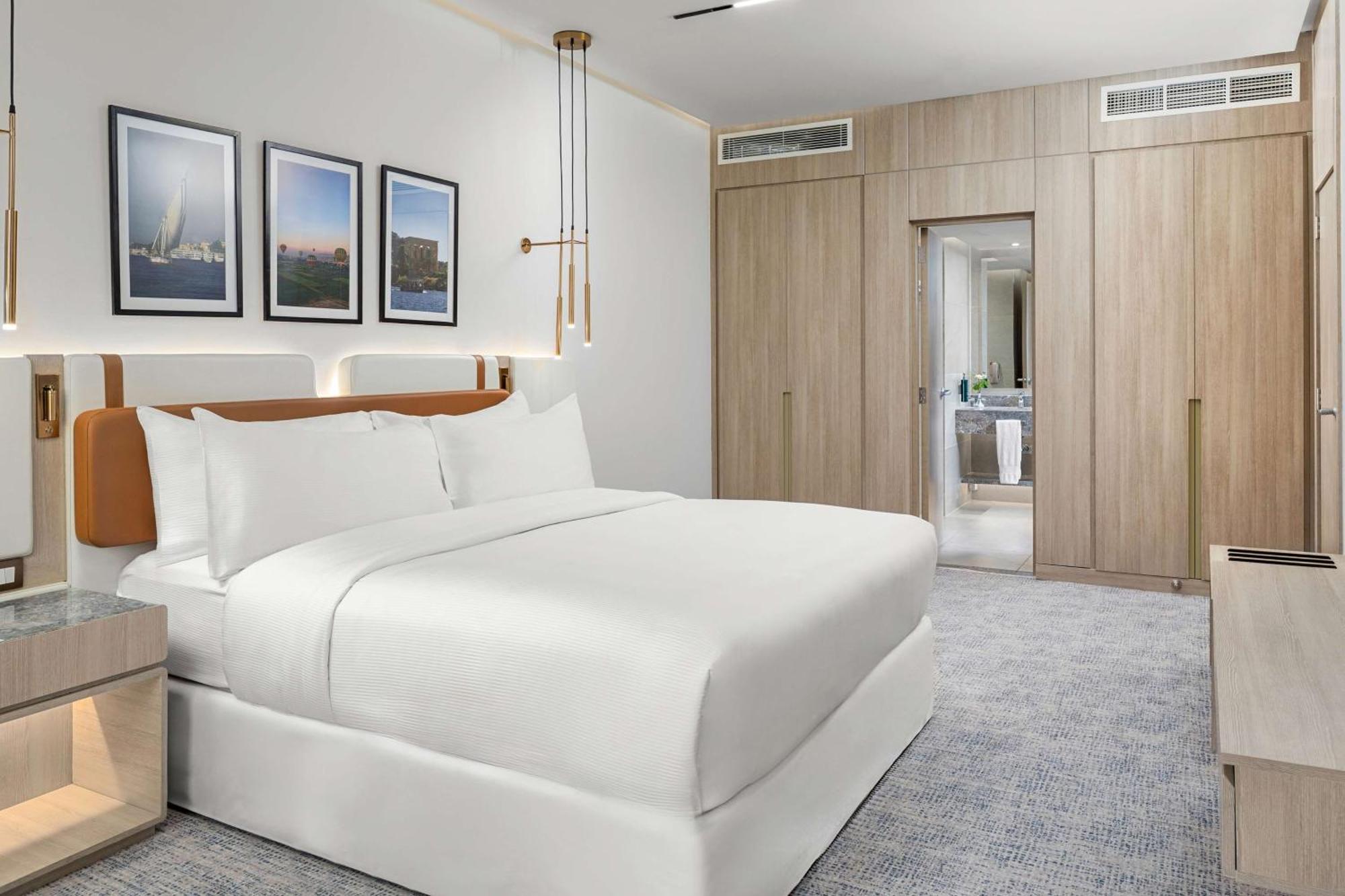 Complex Hilton Plaza 5*