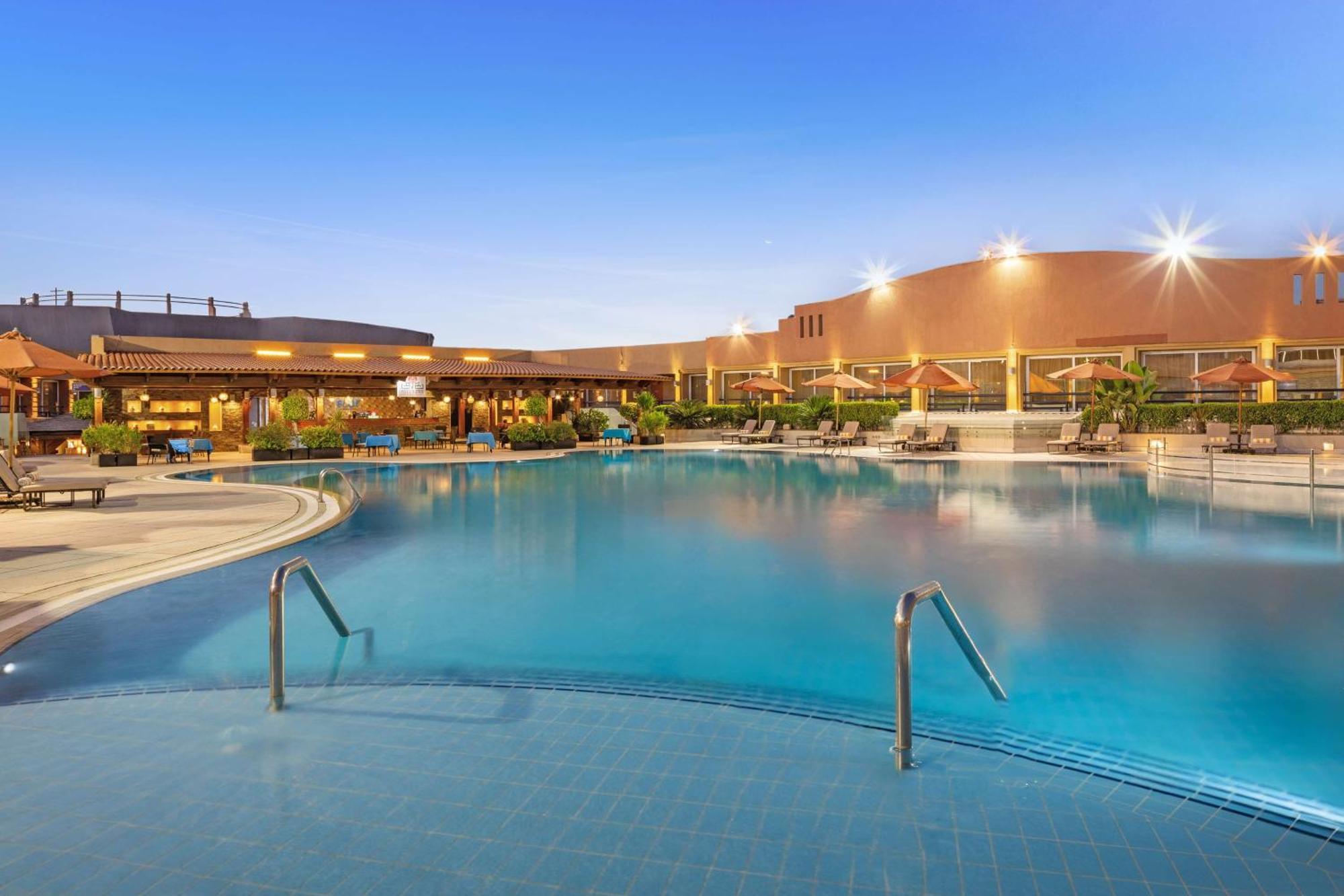 Complex Hilton Plaza