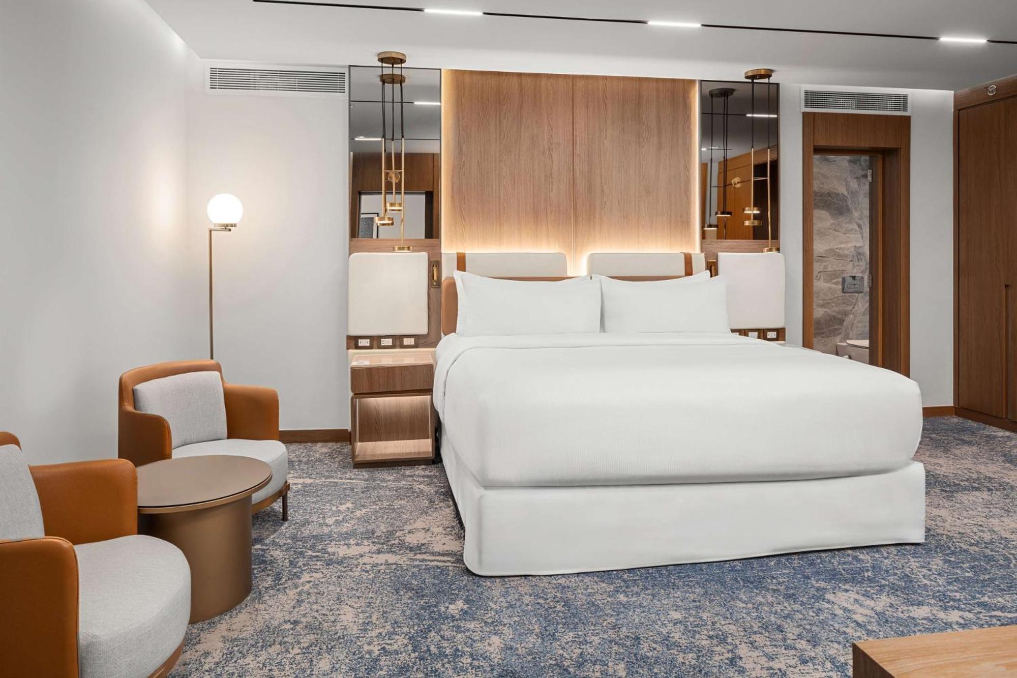 Complex Hilton Plaza 5*