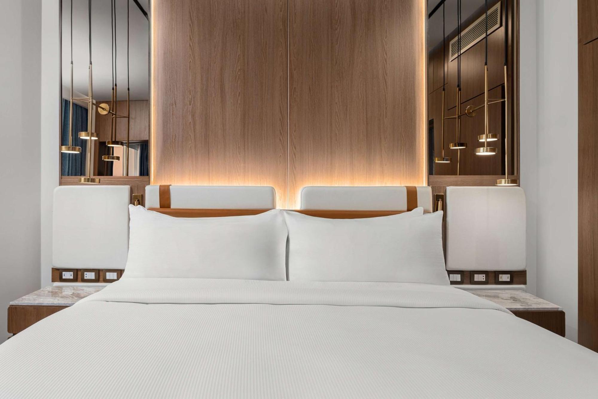 Complex Hilton Plaza 5*