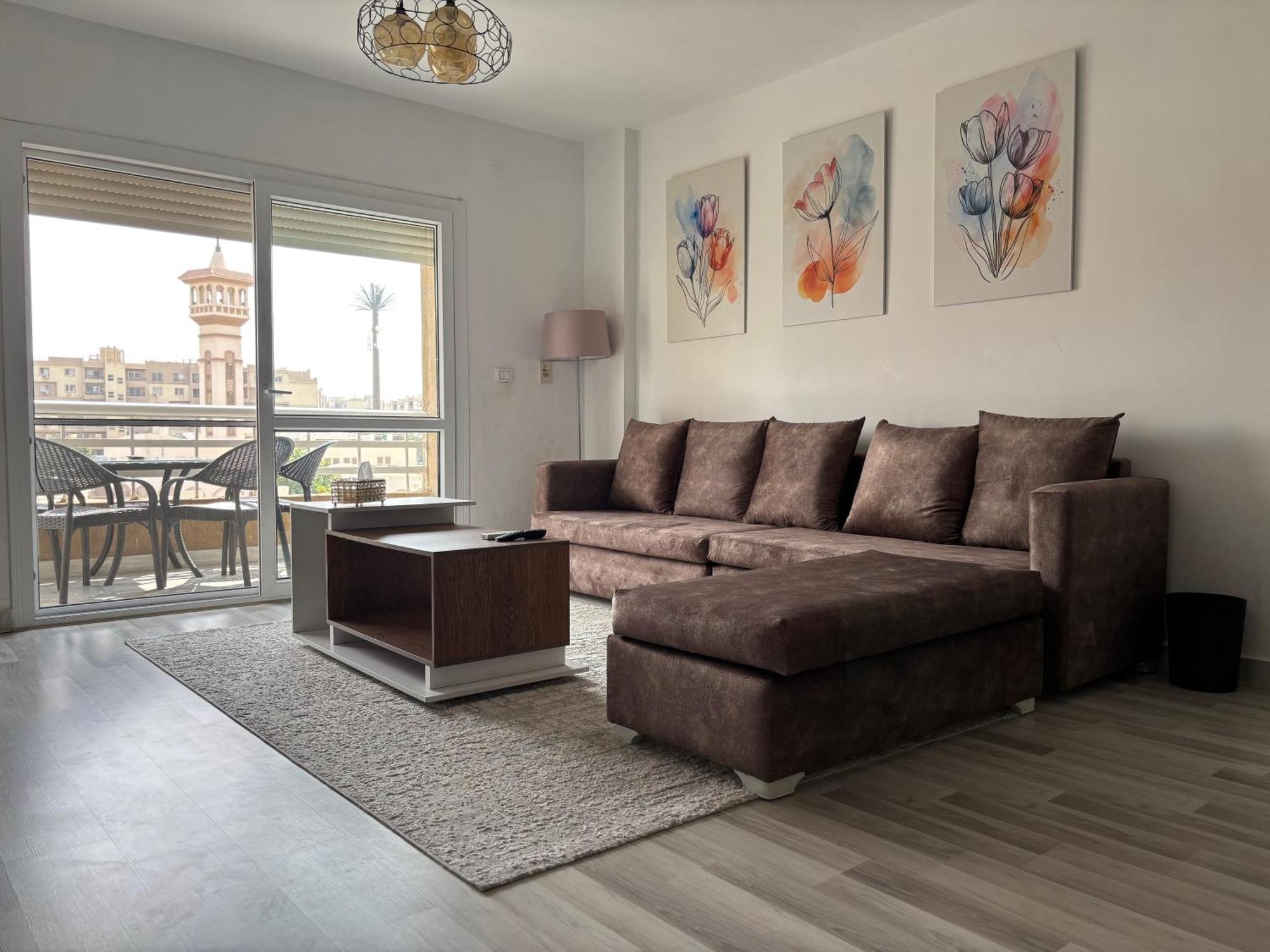 Luxury Inn: 3br Amazing View In B6 Apartament Madinaty