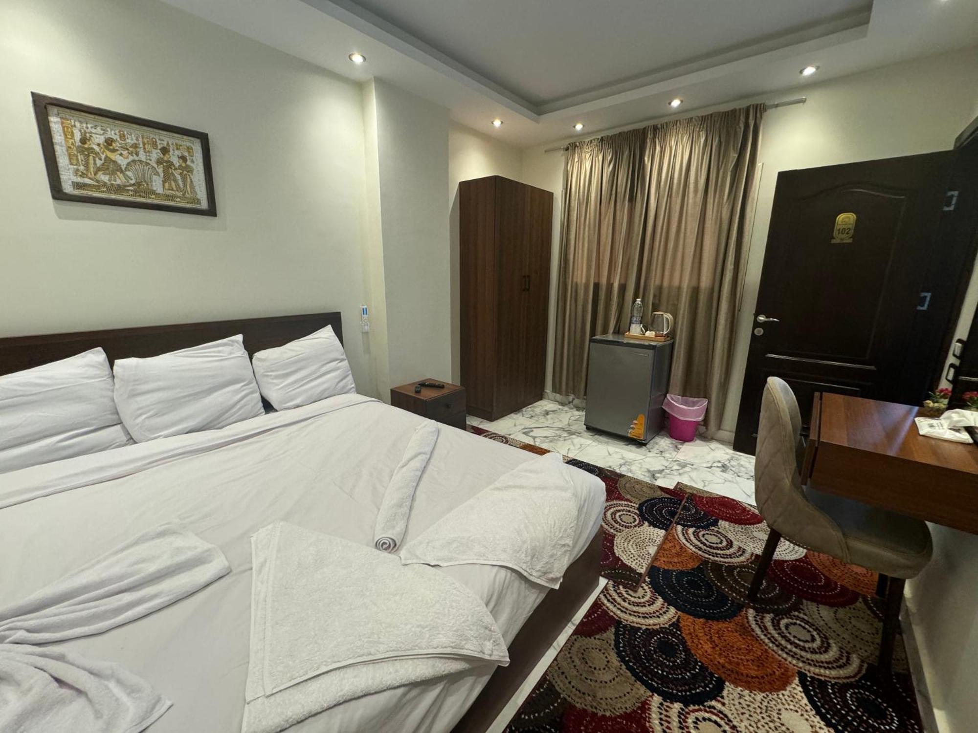Unique Pyramids Boutique Inn