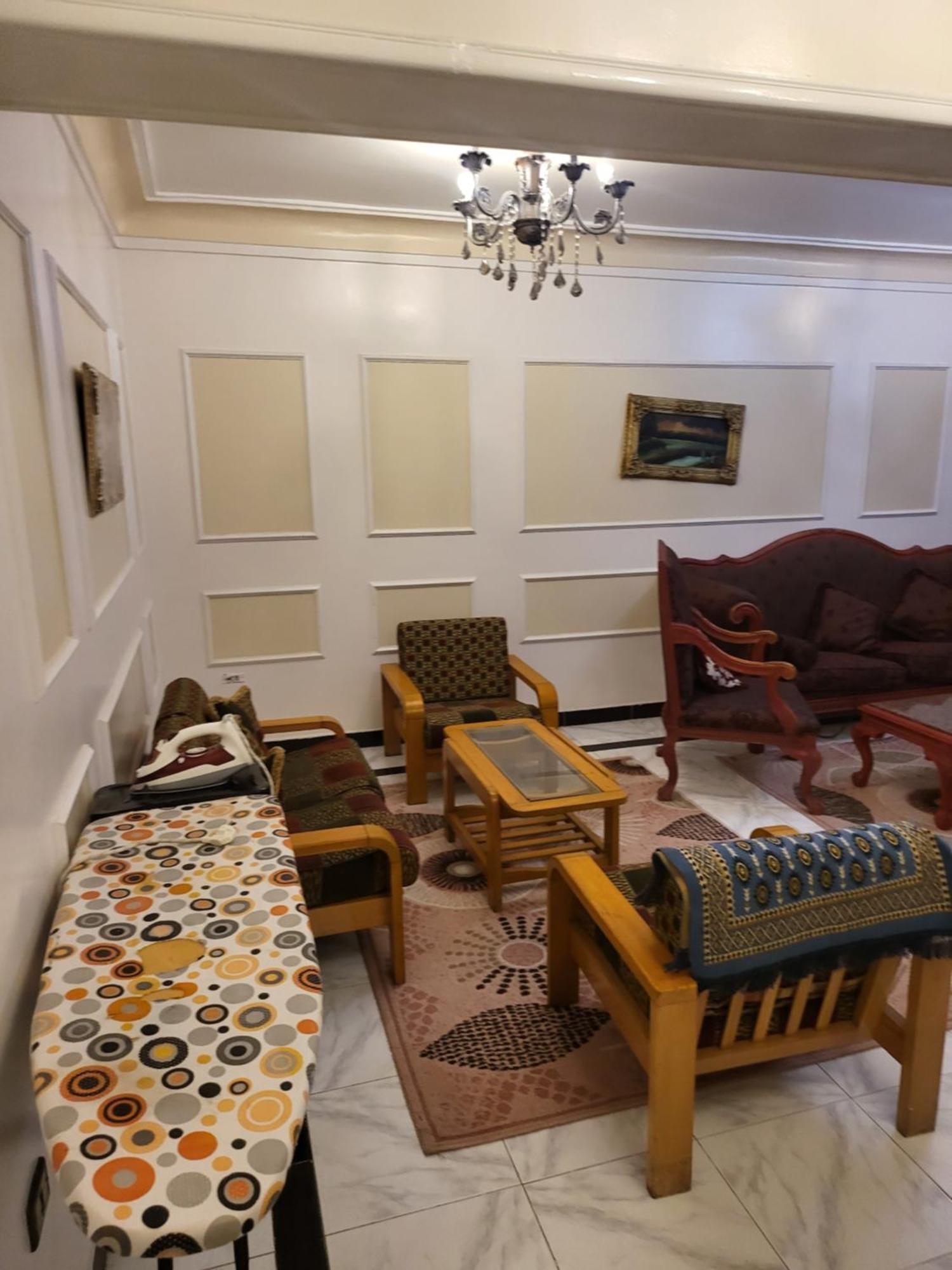 شقه فى ميامى بالاسكندريه مطله على البحر Alexandria