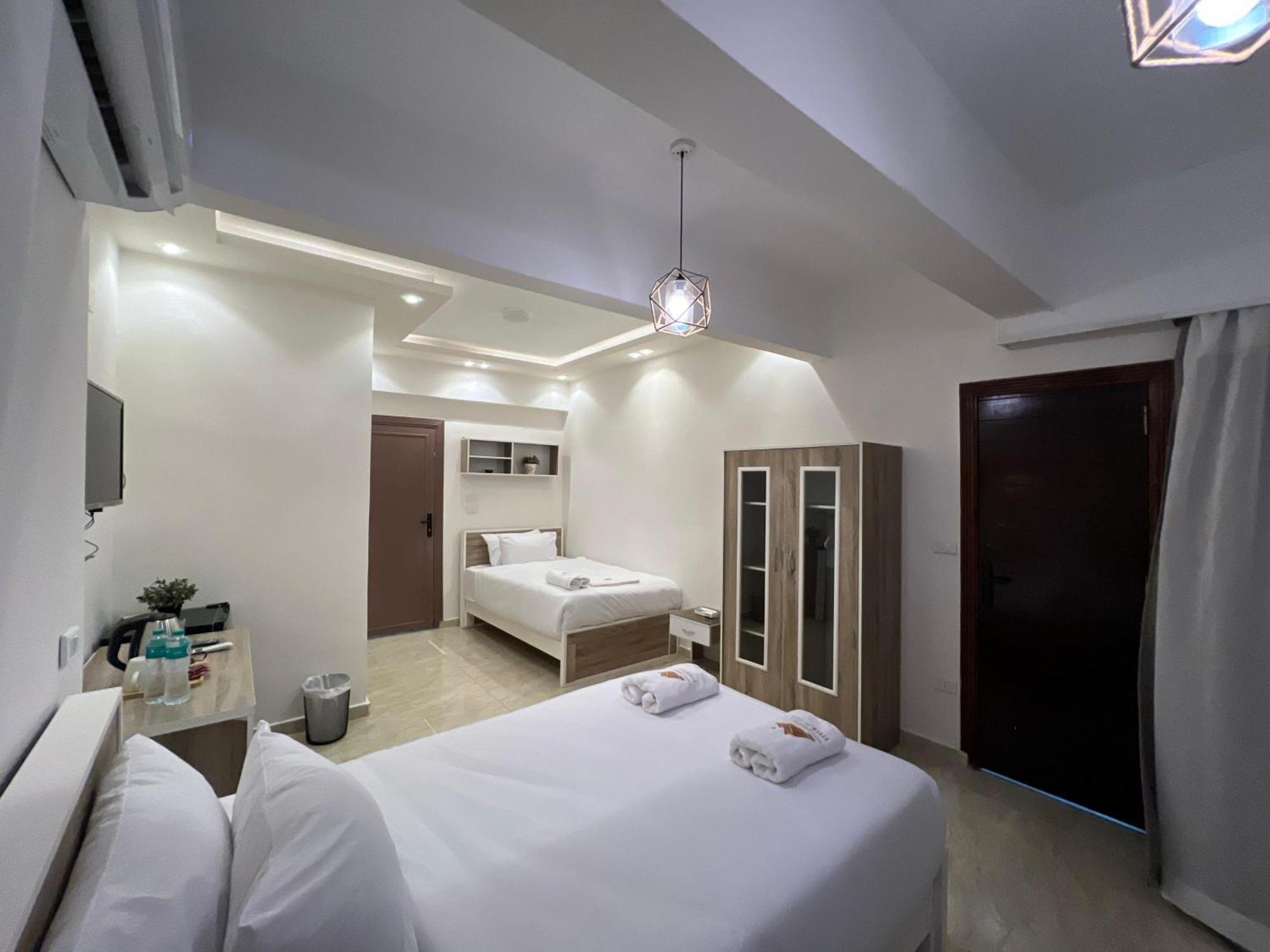 Cheristo Pyramids View Bed & Breakfast