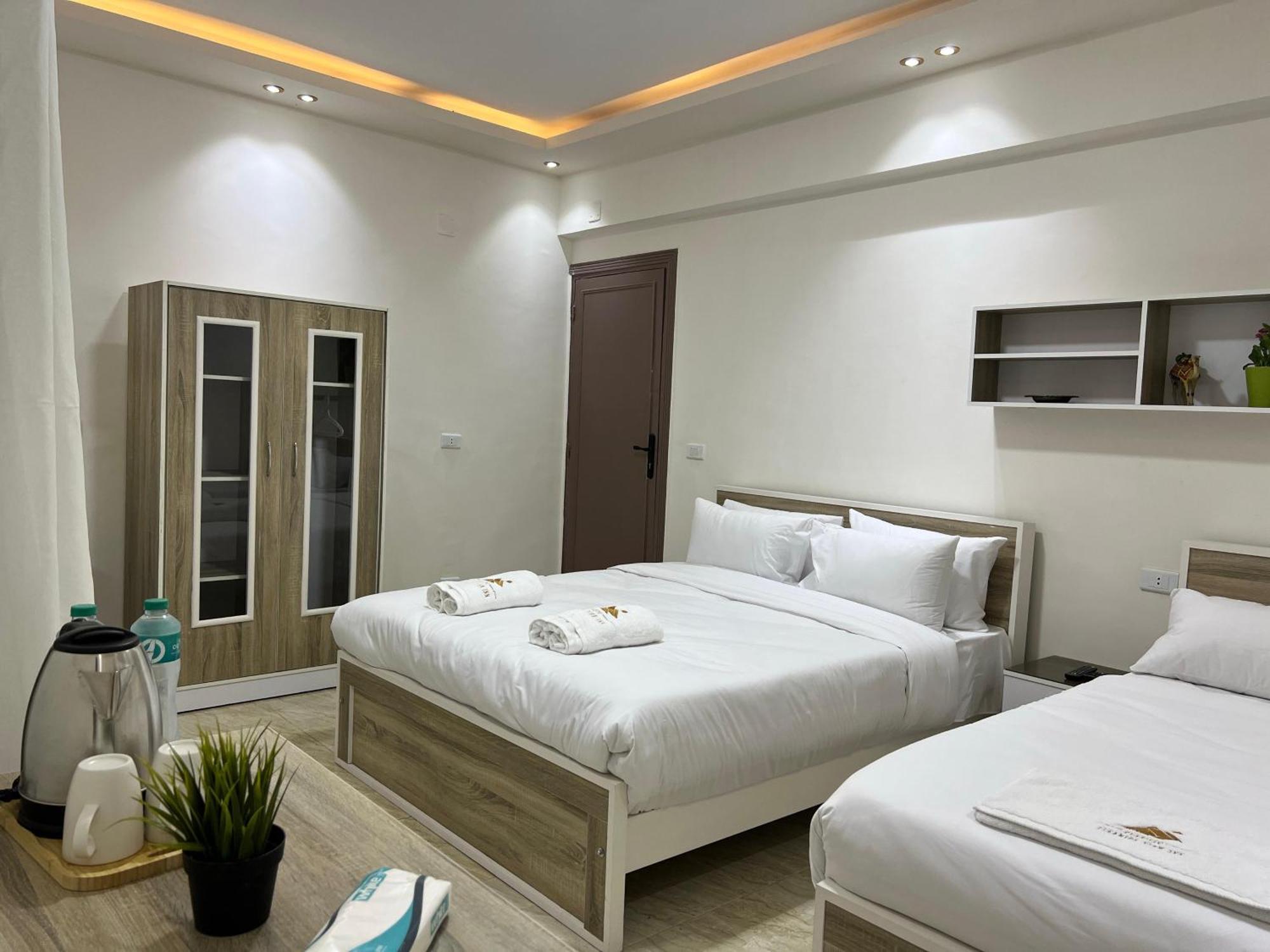 Cheristo Pyramids View Bed & Breakfast *