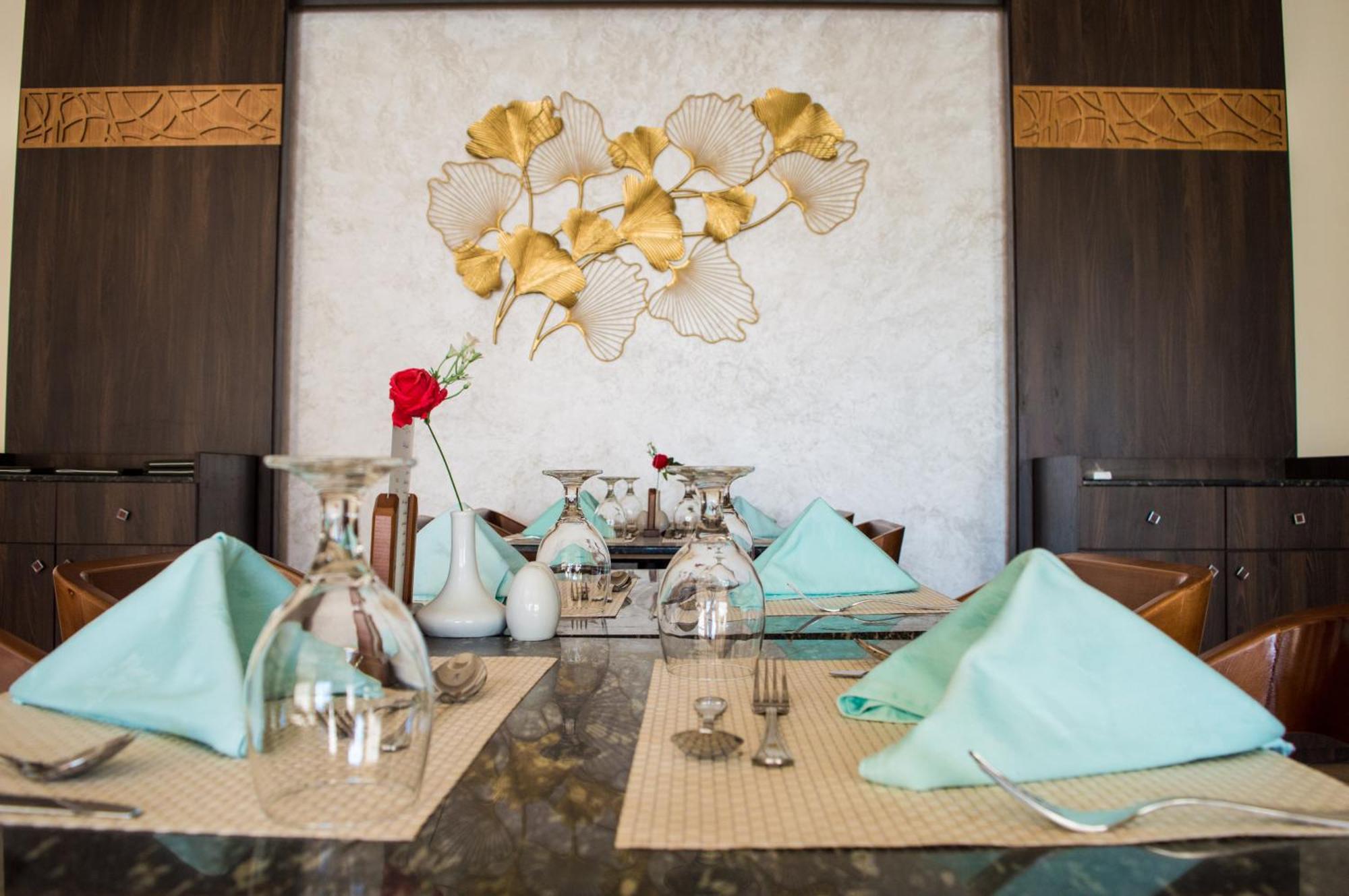 Hotel Oyster Bay 01