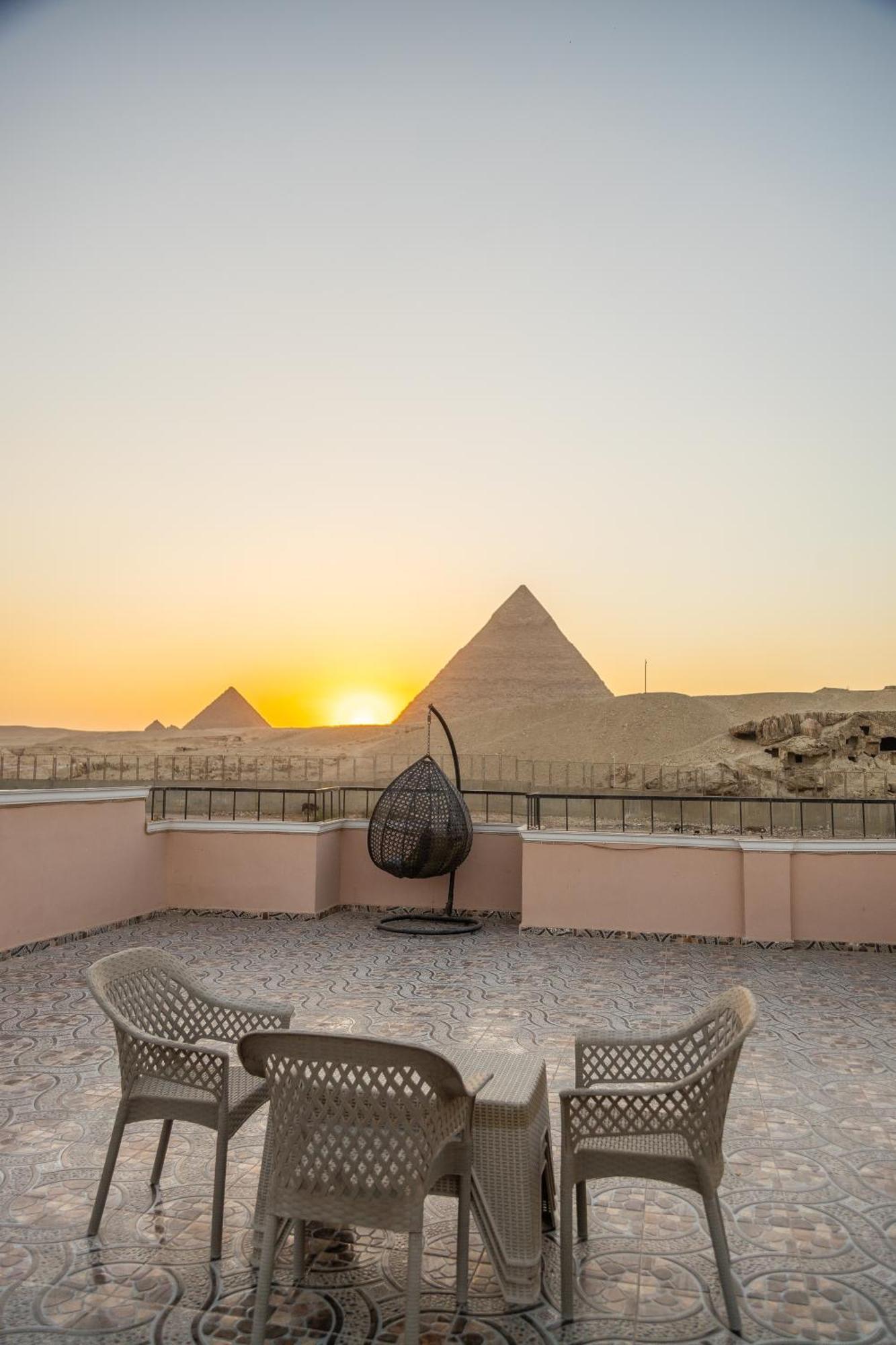 Grensha Pyramids Guest house