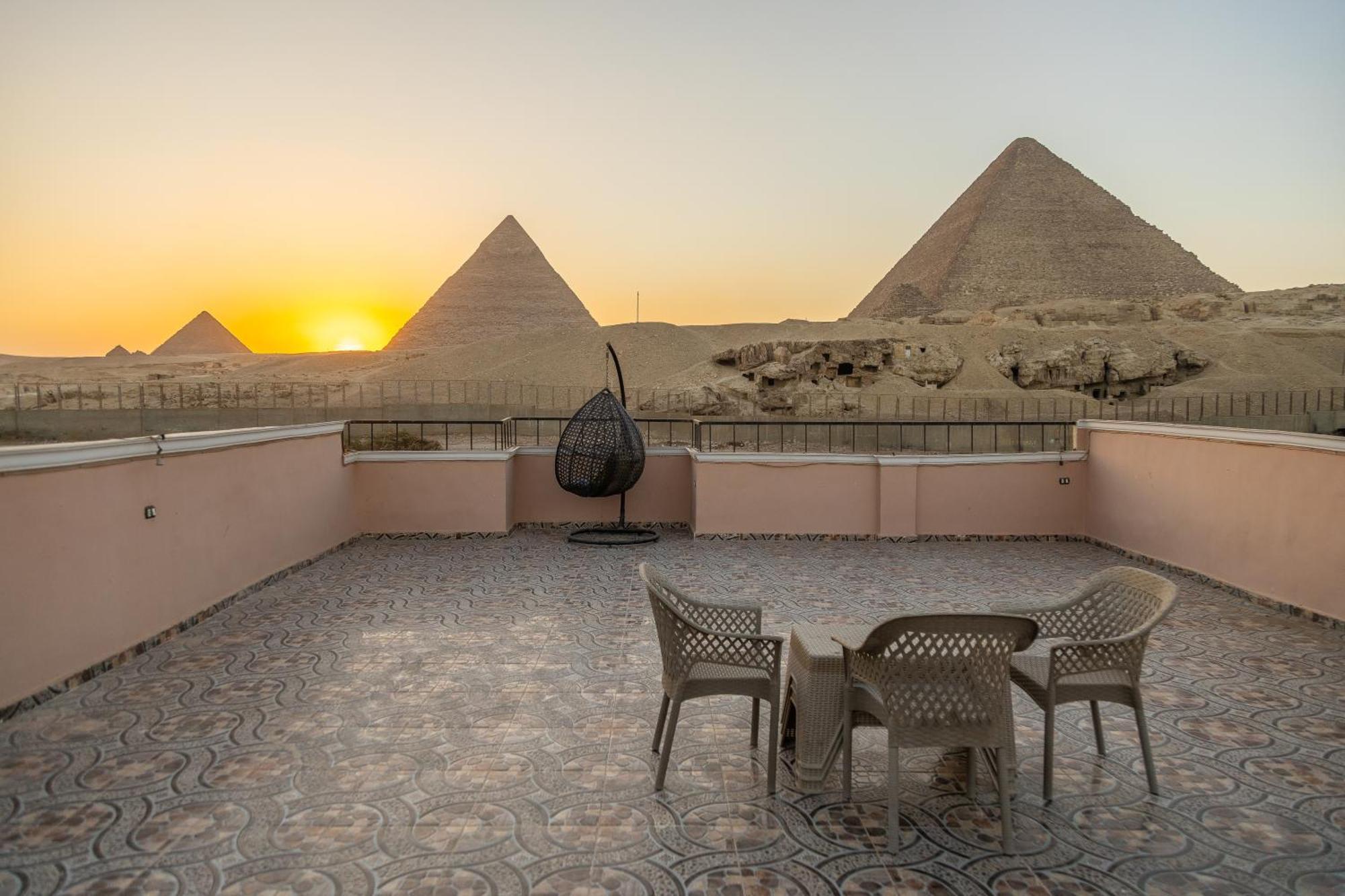 Grensha Pyramids Guest house